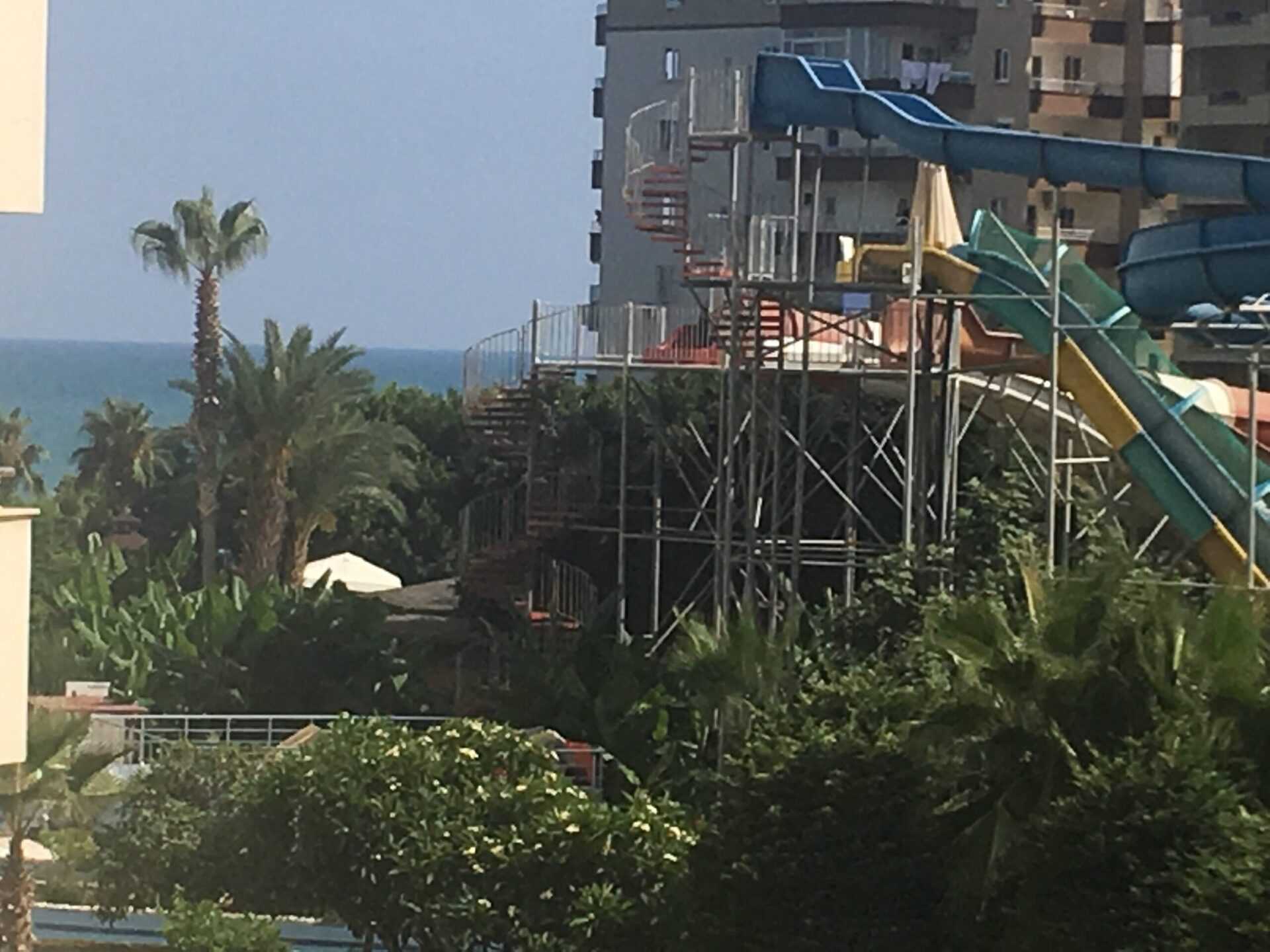 MERSİN ÇEŞMELİ LİPARİS 5 SİTESİNDE EŞYALI SATILIK YAZLIK DAİRE