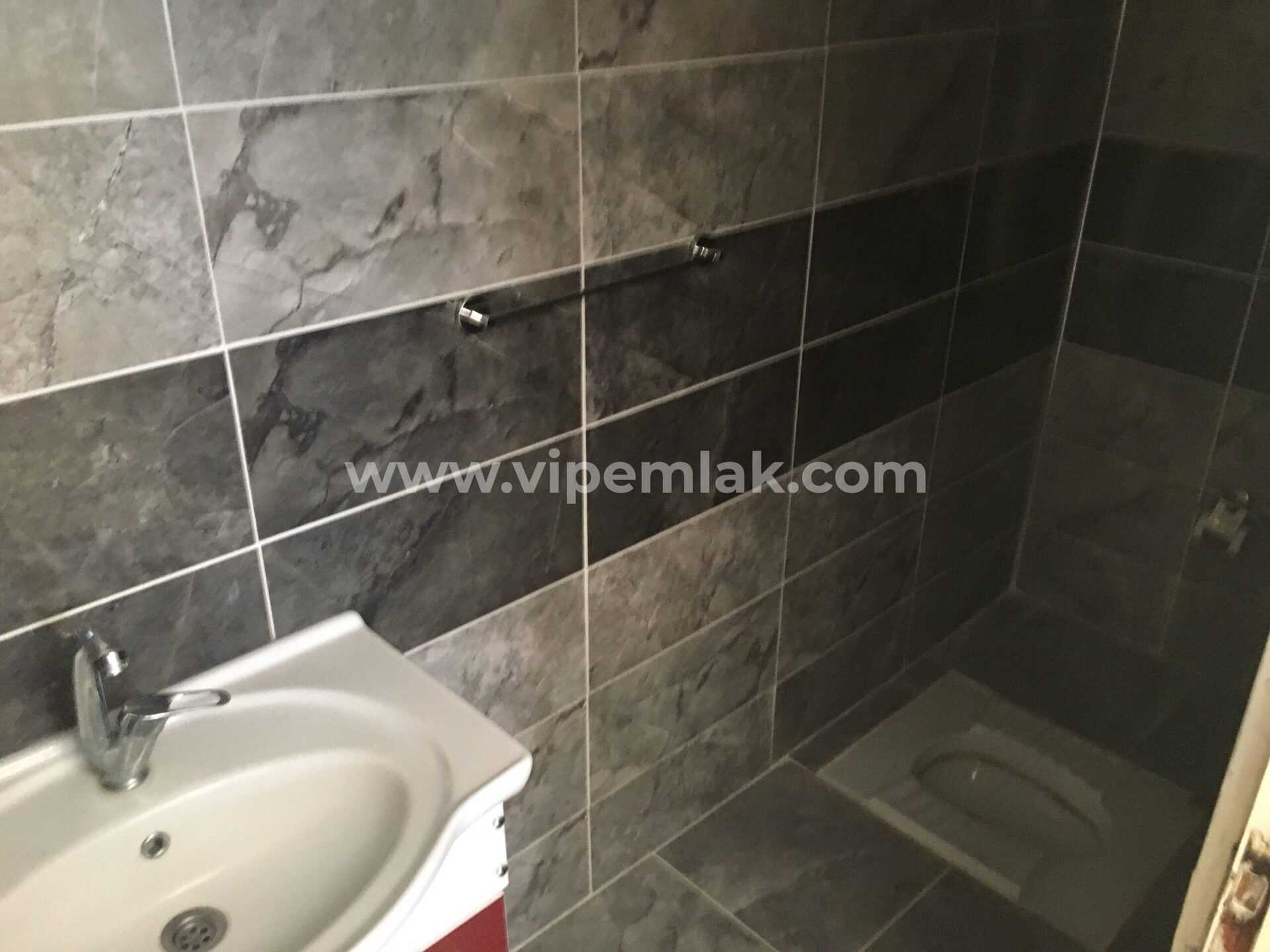 ERDEMLİ’DE İÇİ YAPILI BAKIMLI SATILIK UYGUN FİYATTA DAİRE