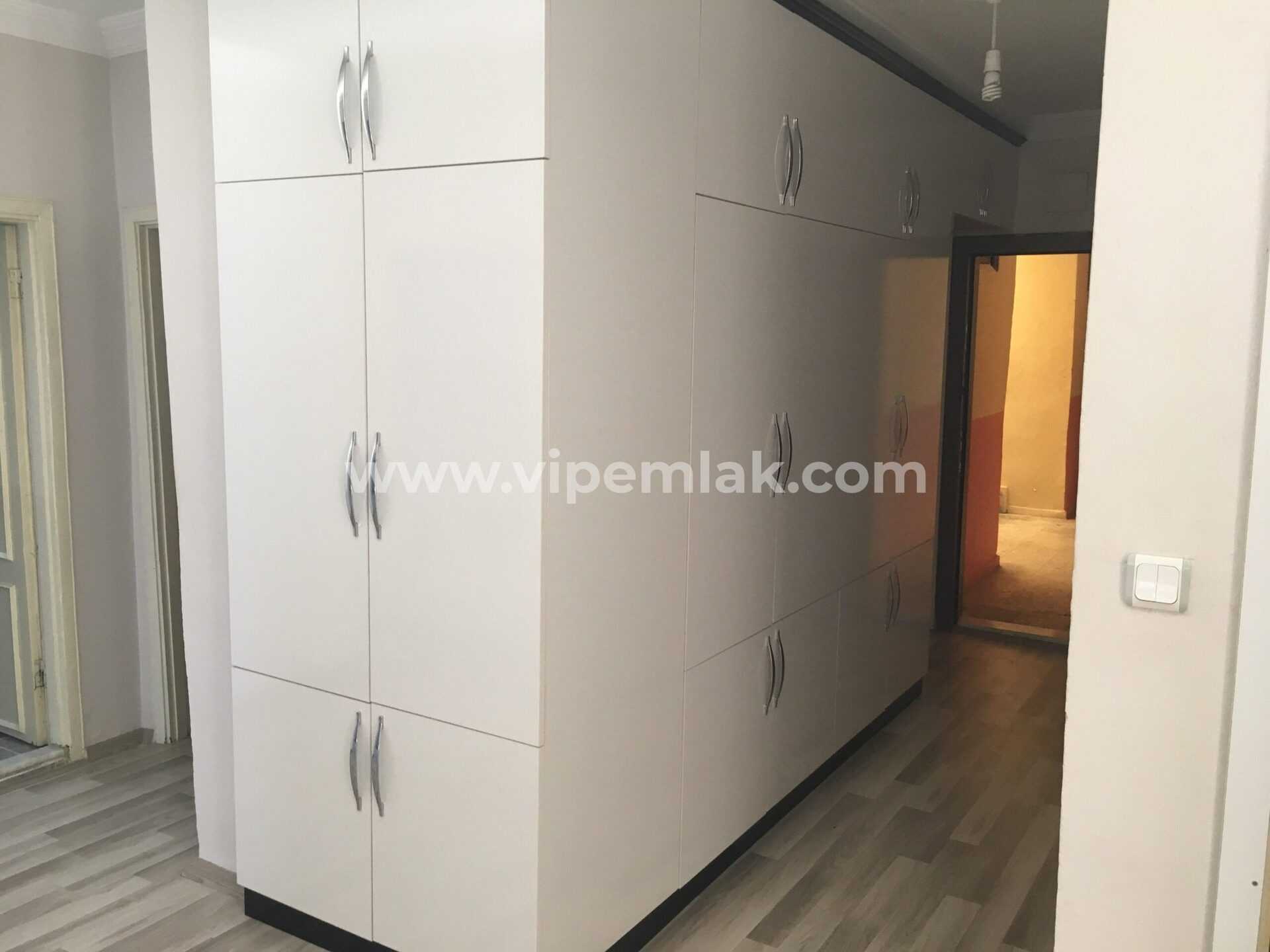 ERDEMLİ’DE İÇİ YAPILI BAKIMLI SATILIK UYGUN FİYATTA DAİRE