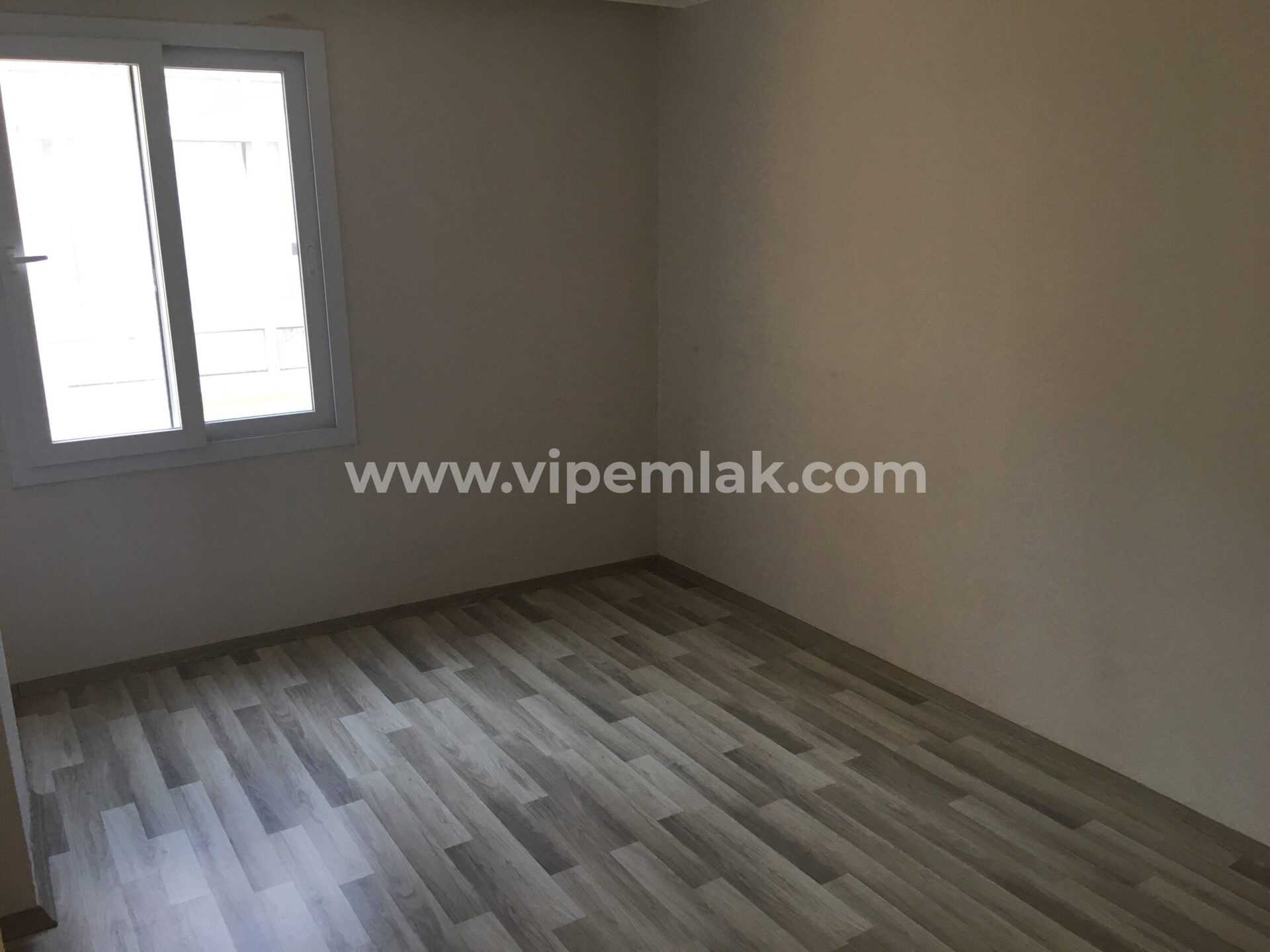 ERDEMLİ’DE İÇİ YAPILI BAKIMLI SATILIK UYGUN FİYATTA DAİRE