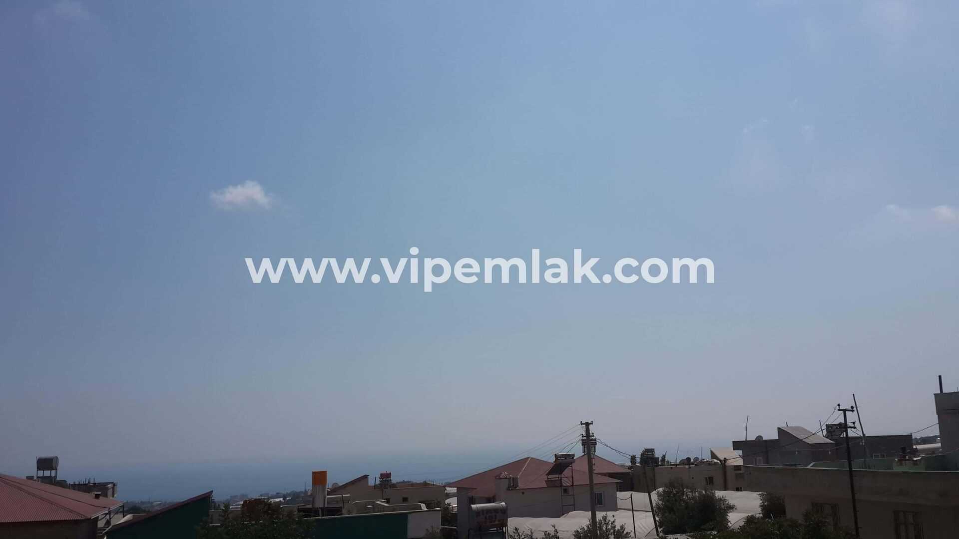 ERDEMLİ SİTE OLMAYA MUSAİT DENİZ MANZARALI SATILIKVİLLALIK ARSA