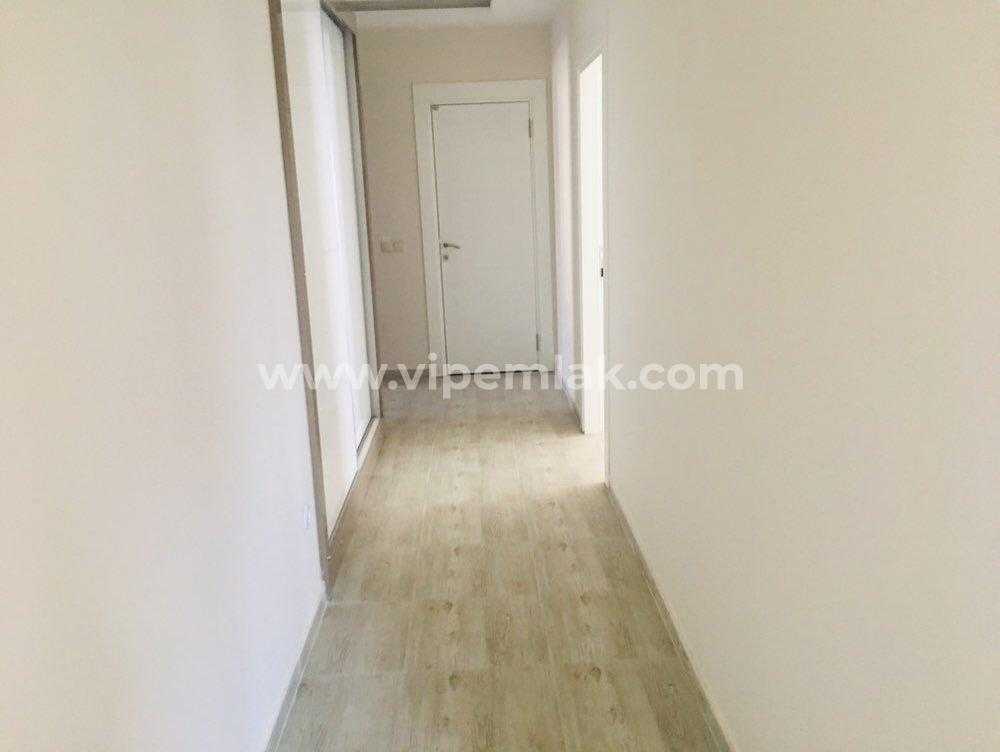 ERDEMLİ ALATAPLAZA’DA GENİŞ VE FERAH SATILIK DAİRE