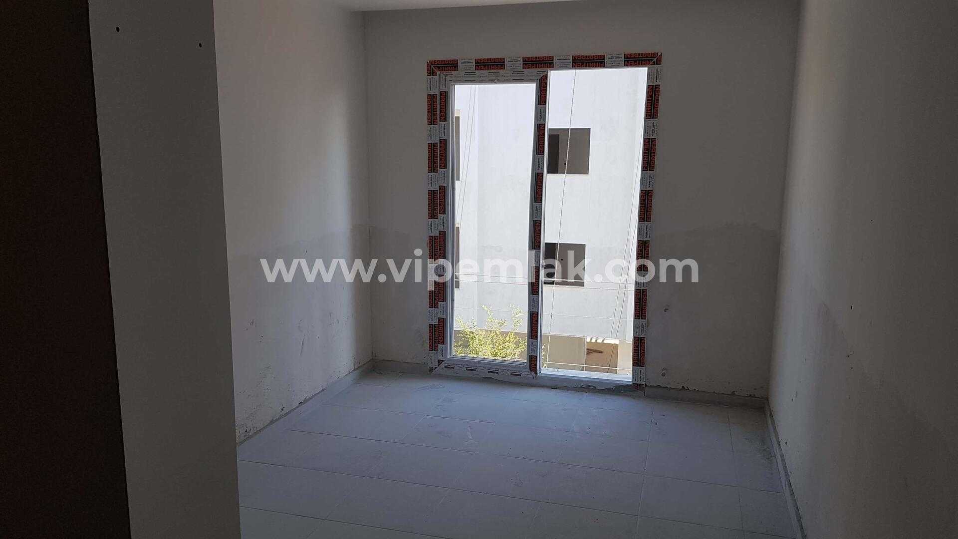 Erdemli sıfır binada satılık uygun fiyatlı 2+1 daire
