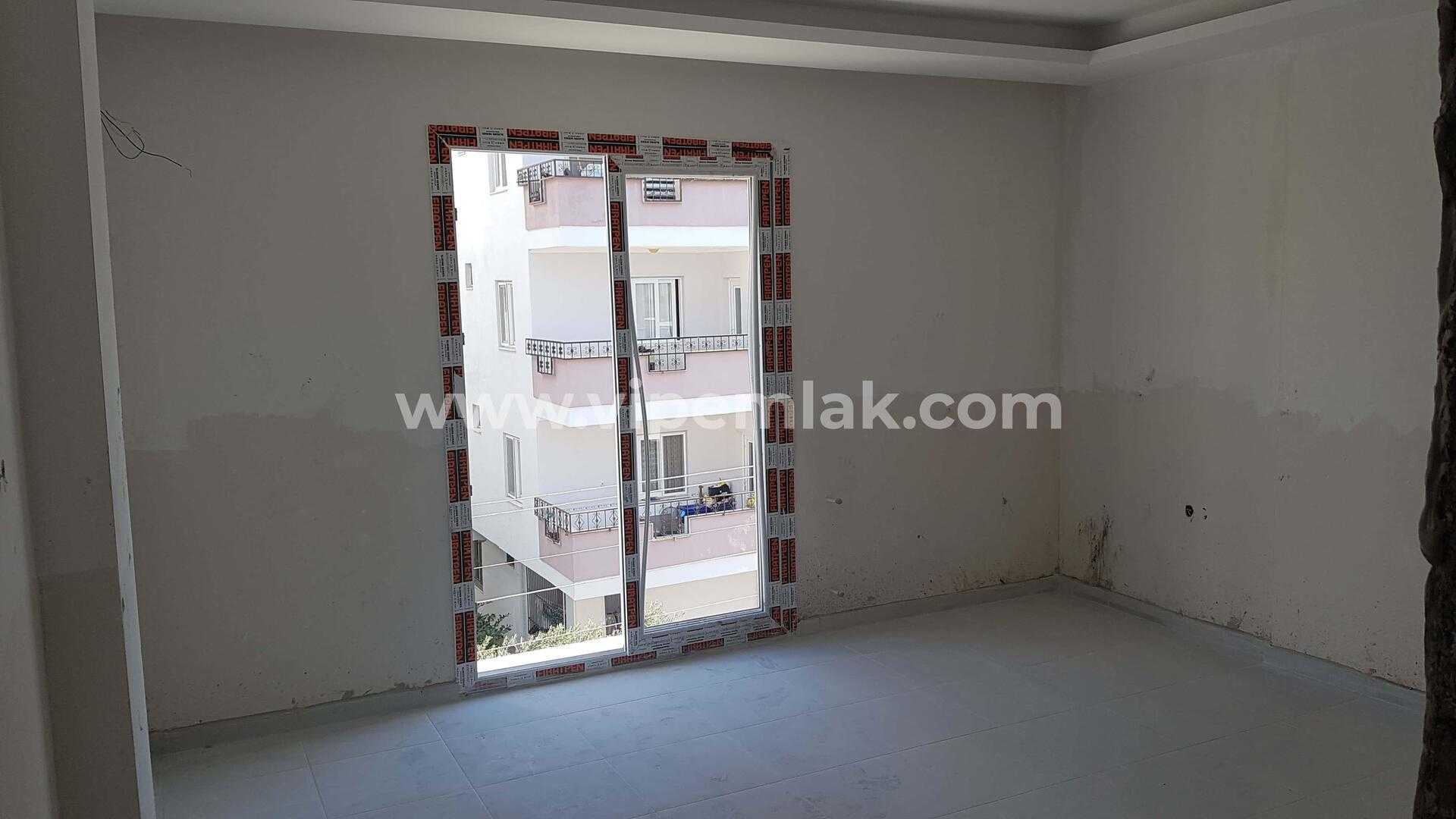 Erdemli sıfır binada satılık uygun fiyatlı 2+1 daire