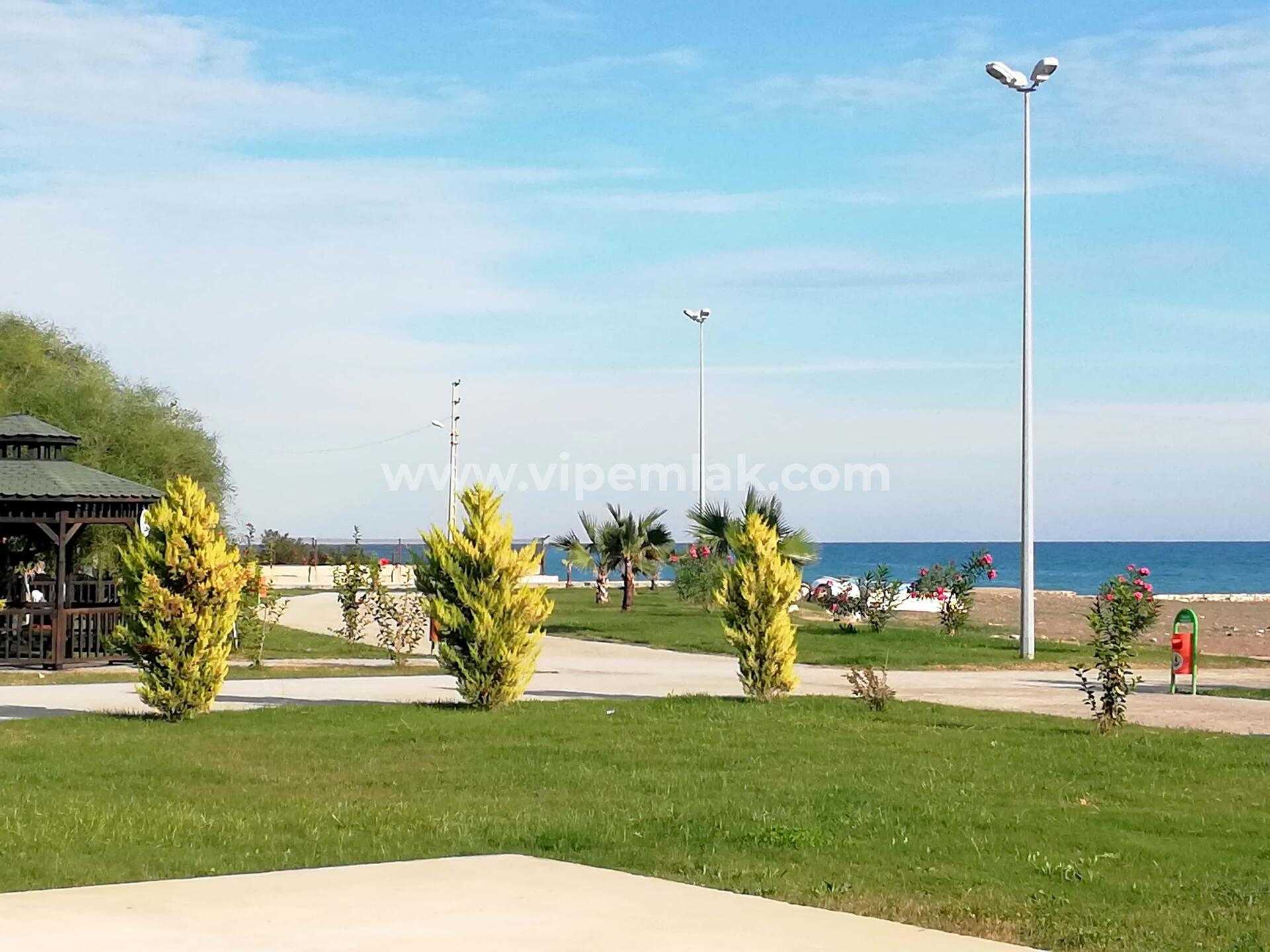 ERDEMLI MERKEZ DENIZE ÇOK YAKIN KONUMDA EŞYALI SÜPER 1+1