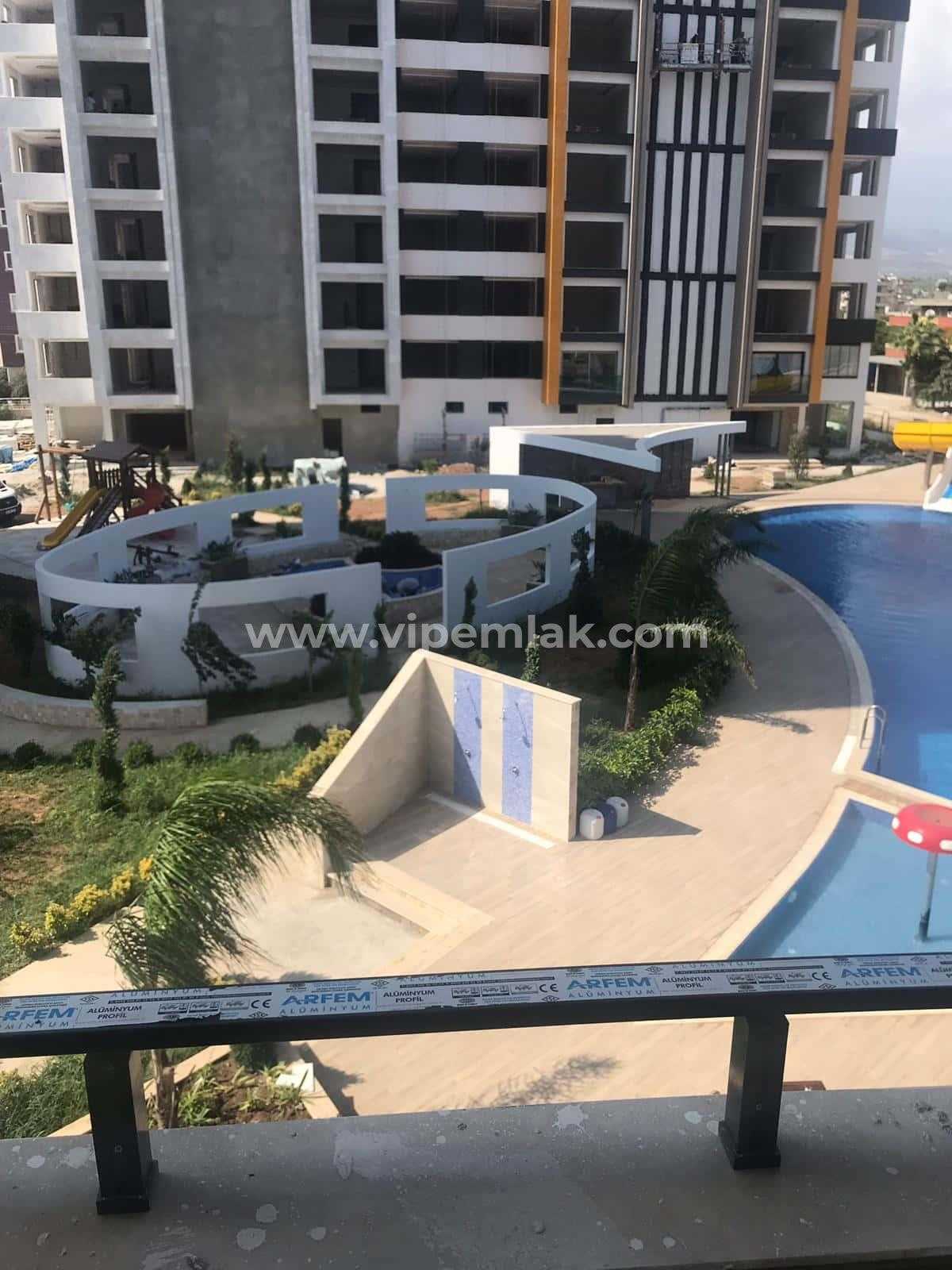 Tece de oturuma hazır havuzlu site içerisinde satılık yazlık daire 4+1