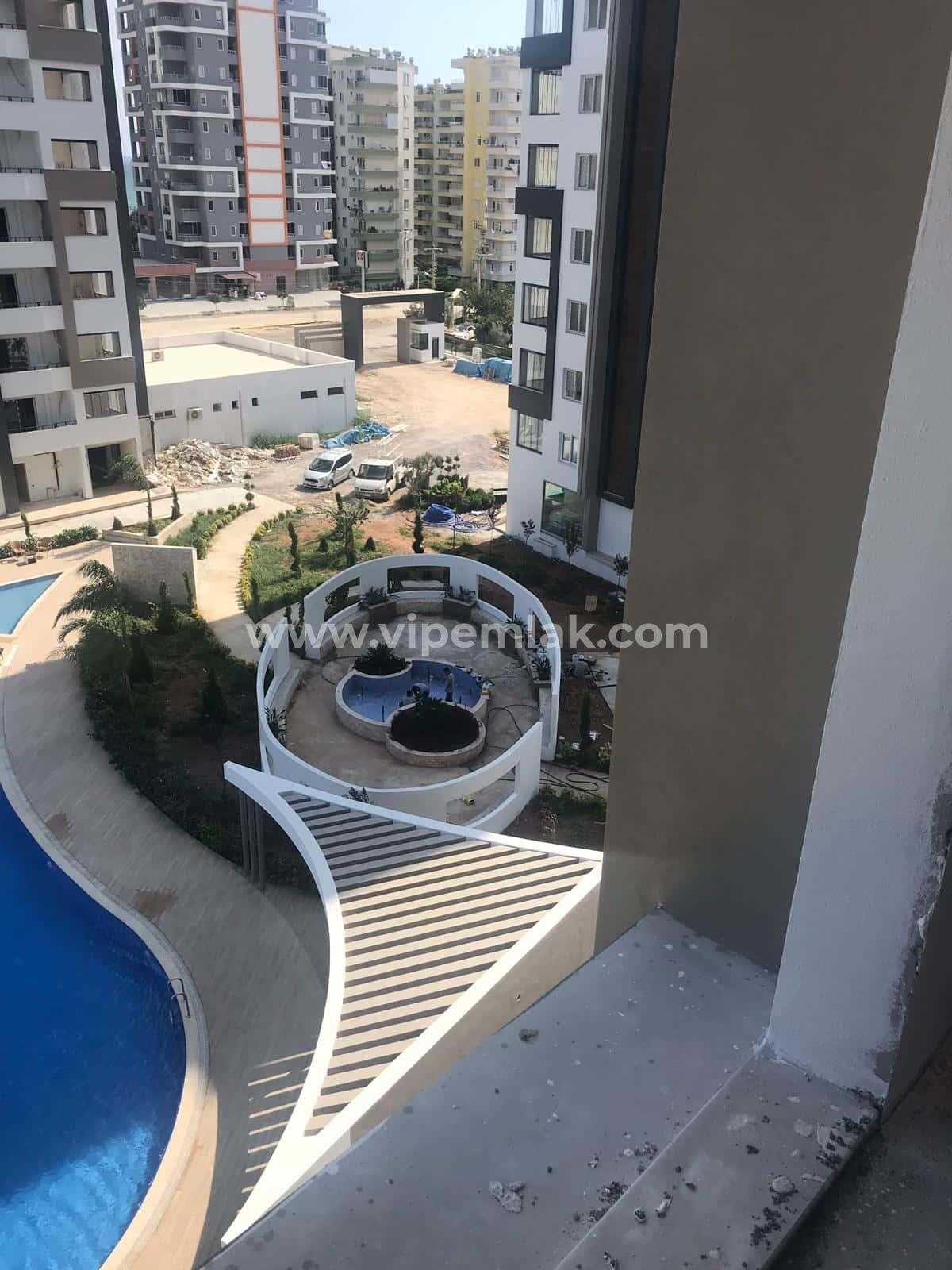 Tece de oturuma hazır havuzlu site içerisinde satılık yazlık daire 4+1