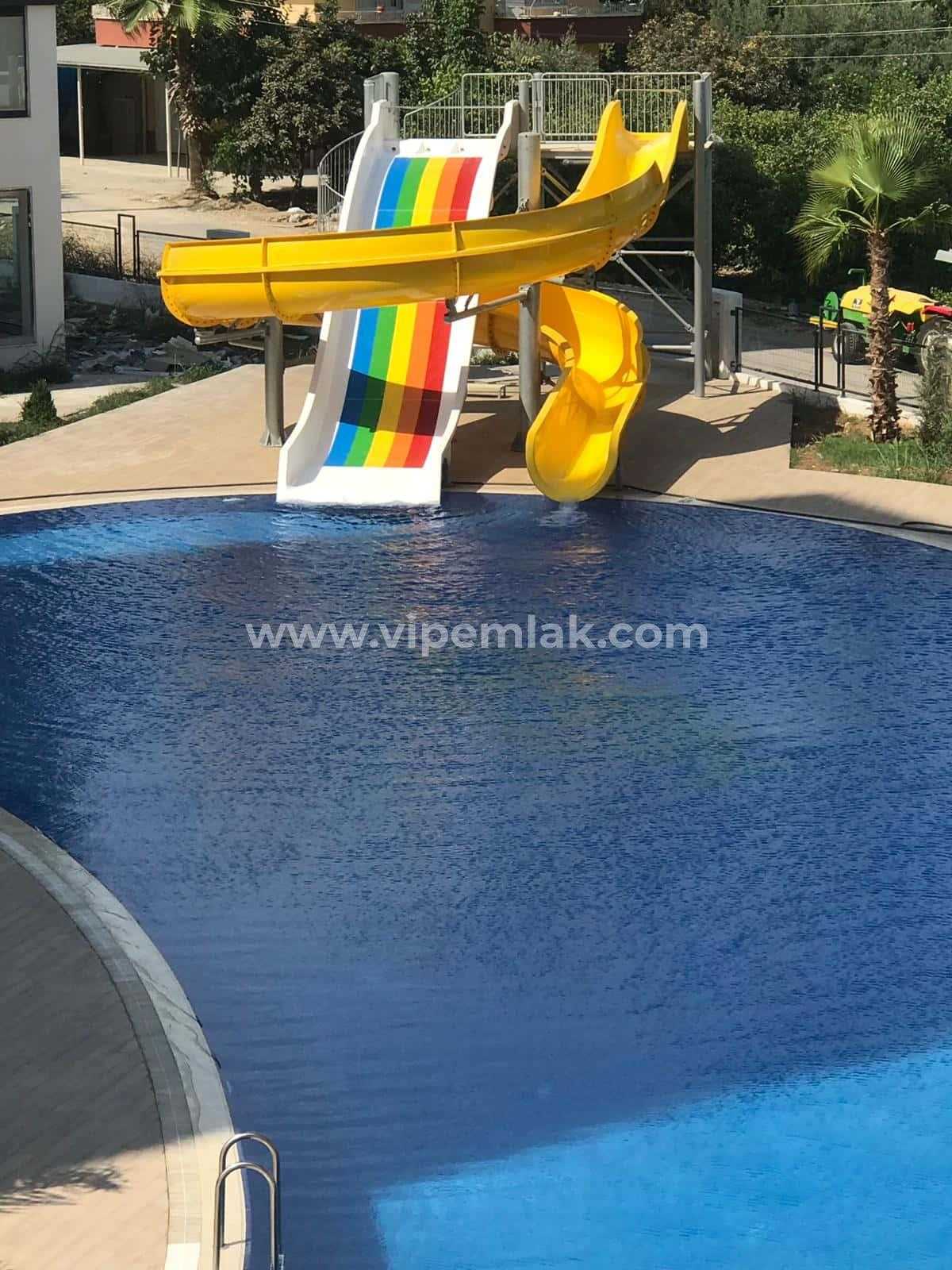 Tece de oturuma hazır havuzlu site içerisinde satılık yazlık daire 4+1