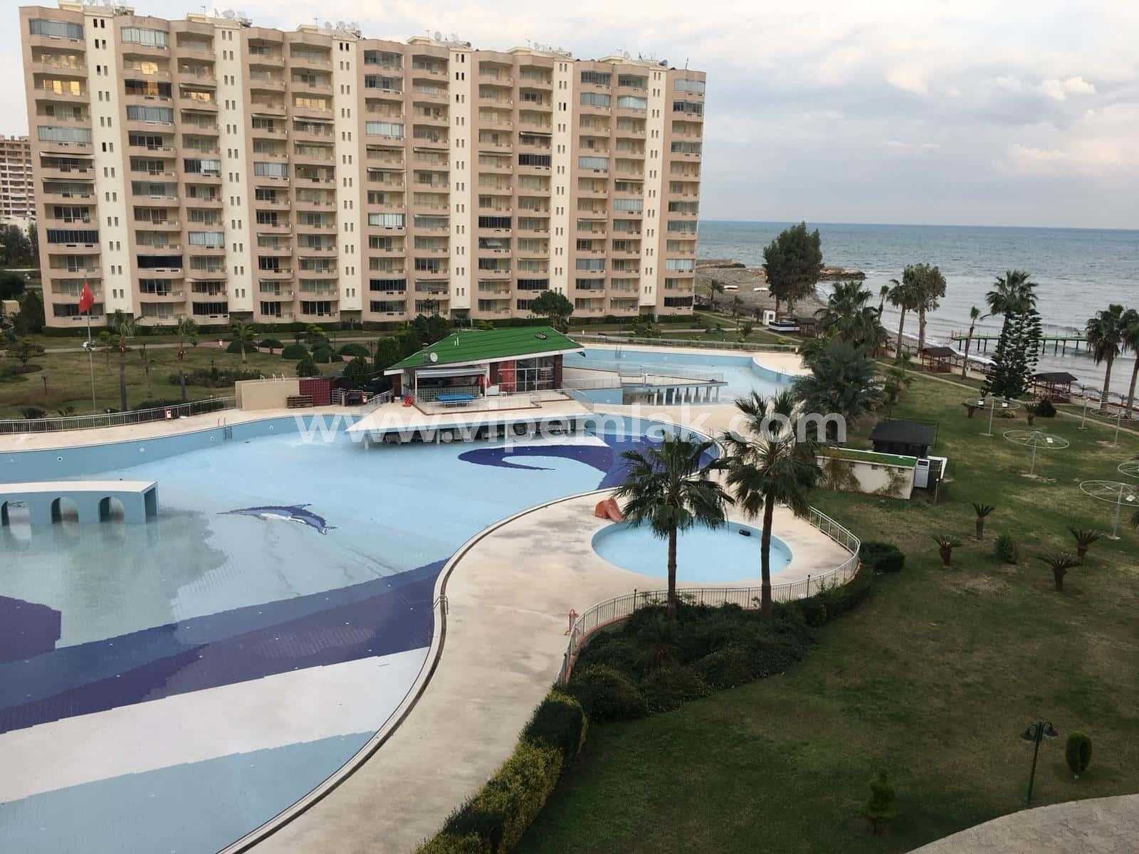 MERSİN KARGIPINARI QUEENABA SİTESİNDE EŞYALI SATILIK YAZLIK EV