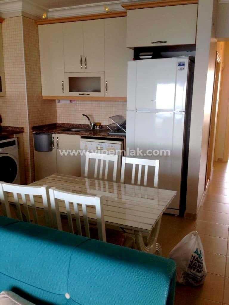 TÖMÜK MANOLYA 1 SİTESİNDE EŞYALI BAKIMLI SATILIK 2+1 YAZLIK DAİRE