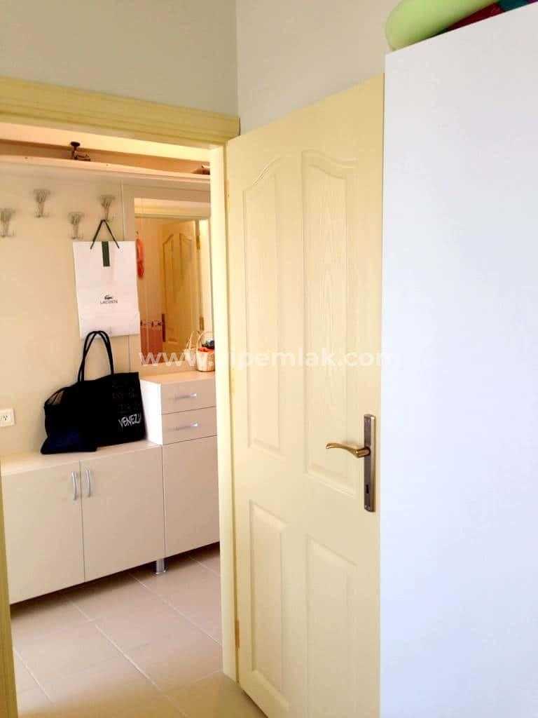 TÖMÜK MANOLYA 1 SİTESİNDE EŞYALI BAKIMLI SATILIK 2+1 YAZLIK DAİRE
