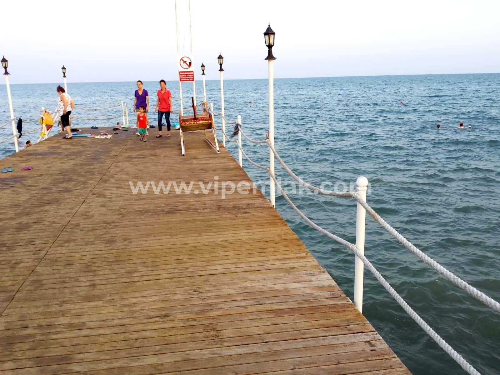 ÇEŞMELİDE DENİZE SIFIR KONUMDA KELEPİR FİYATTA SATILIK VİLLA