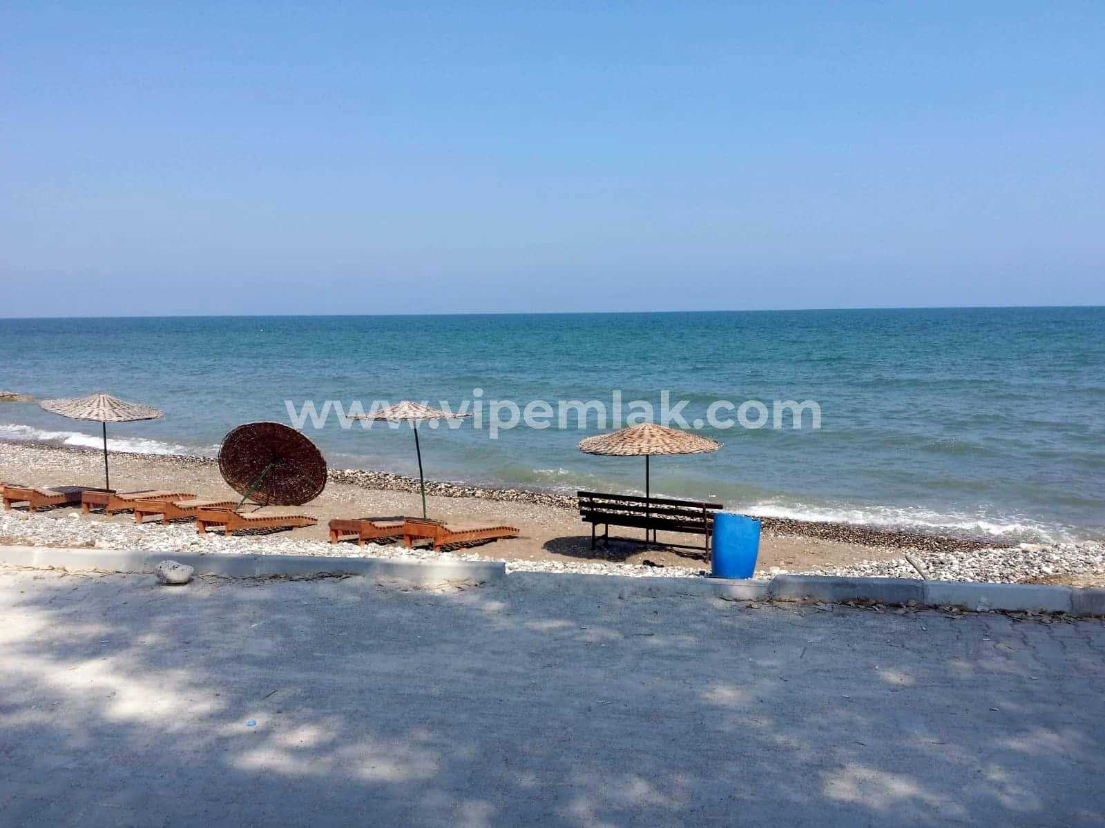 ÇEŞMELİDE DENİZE SIFIR KONUMDA KELEPİR FİYATTA SATILIK VİLLA