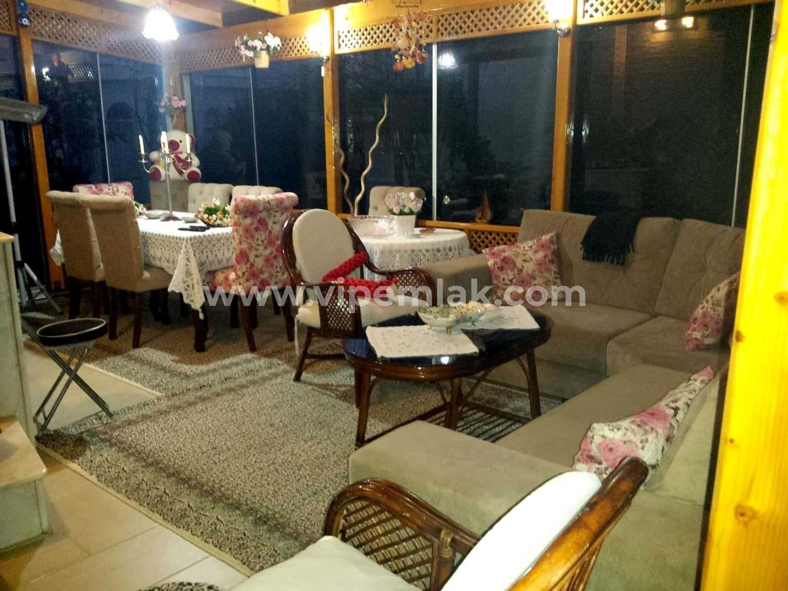 ÇEŞMELİDE DENİZE SIFIR KONUMDA KELEPİR FİYATTA SATILIK VİLLA