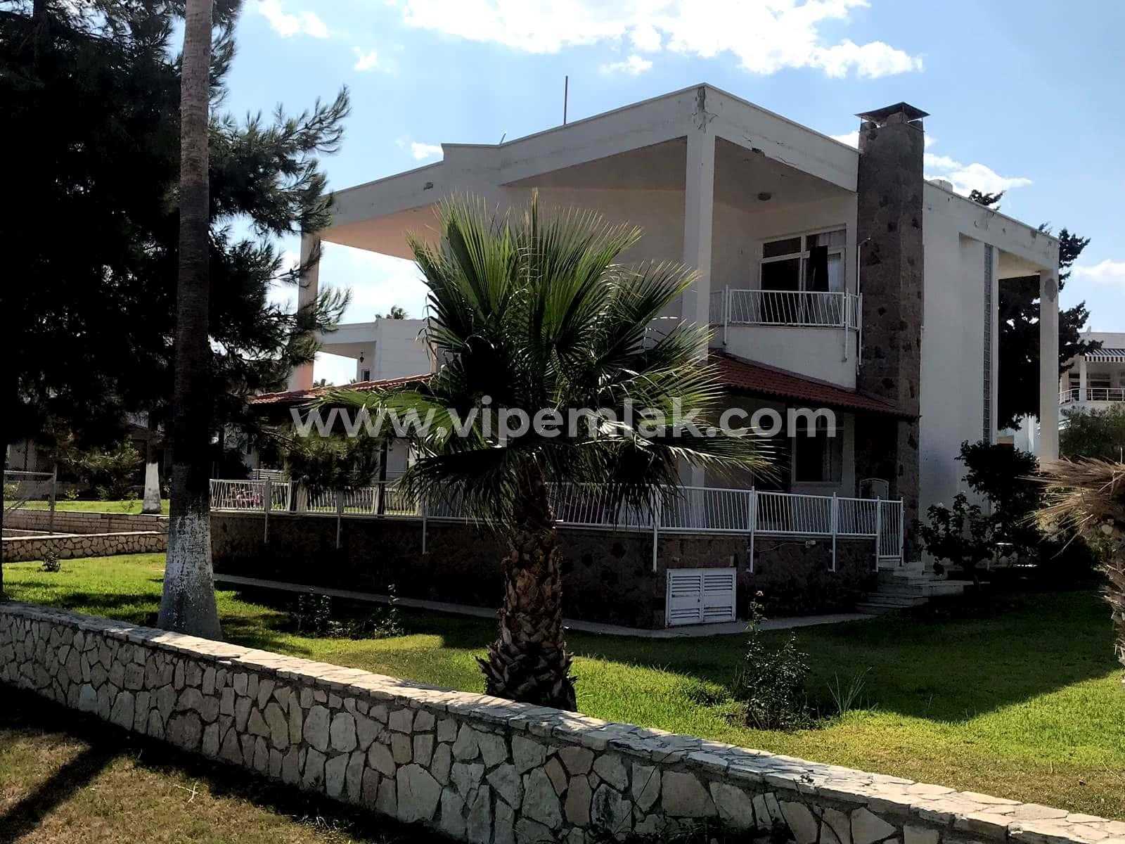 MERSİN ALTINPORTAKAL SİTESİNDE DENİZE SIFIR 4+1 EŞYALI SATILIK VİLLA