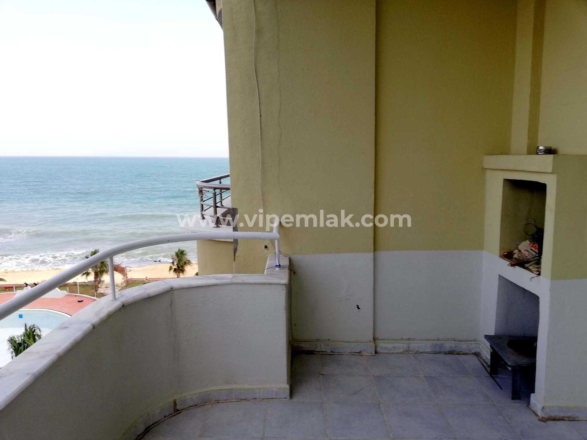 KUMKUYUDA EFSANE DENİZ MANZARALI EŞYALI SATILIK 2+1  YAZLIK DAİRE