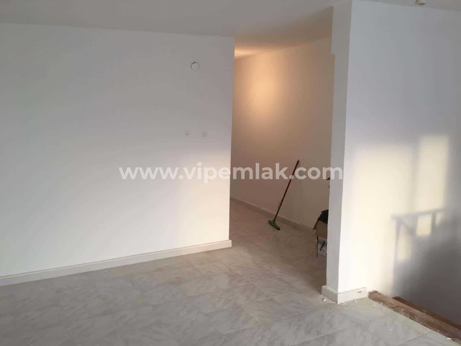 KAÇIRILMAYACAK FIRSAT ! KUMKUYU TATİL SİTESİNDE SATILIK DUBLEX DAİRE.