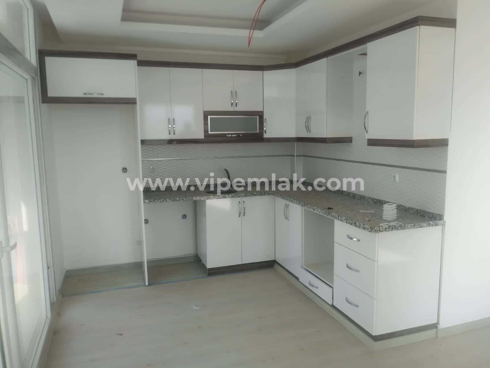 TÖMÜK’TE HAVUZLU SİTEDE SATILIK YAZLIK