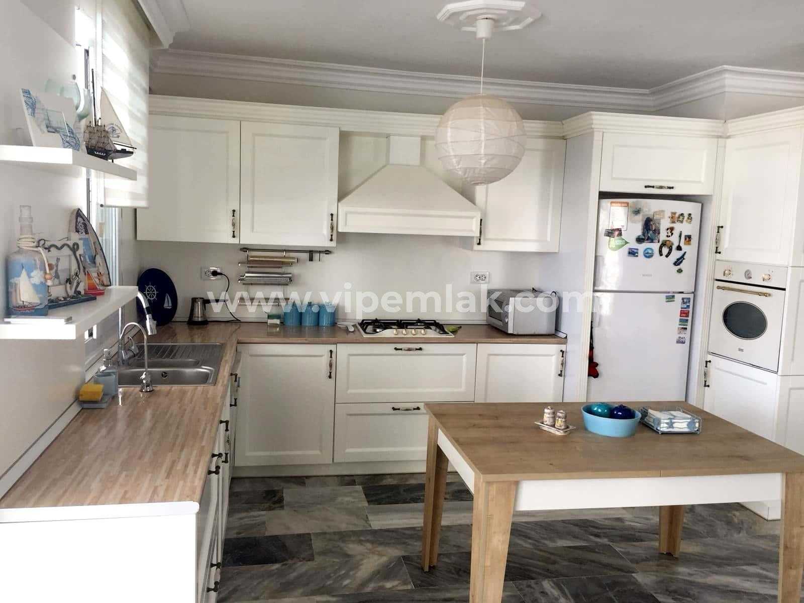 KUMKUYU ÖZEL DİZAYN SİTE İÇİ 3+1 185 M2 SATILIK DAİRE
