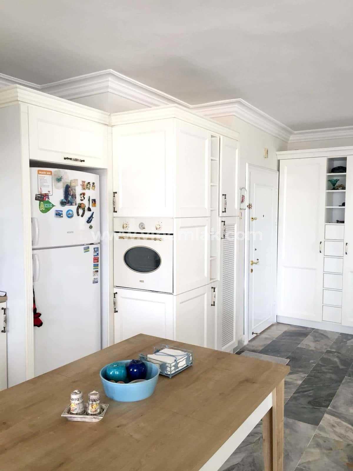KUMKUYU ÖZEL DİZAYN SİTE İÇİ 3+1 185 M2 SATILIK DAİRE