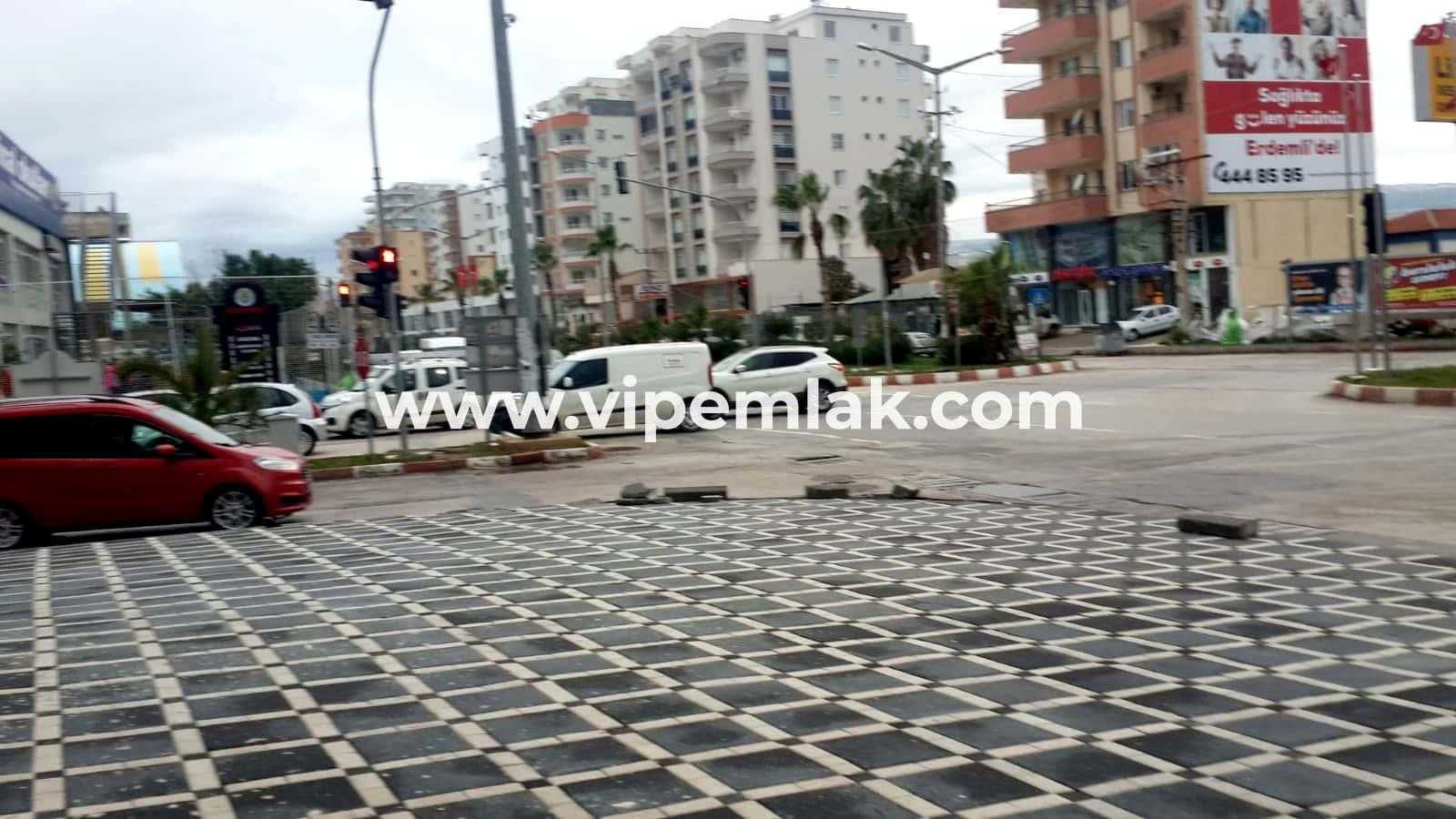 akdeniz mah aylık 15000 tl kiracılık  576 m2 köşe başı satılık dükkan
