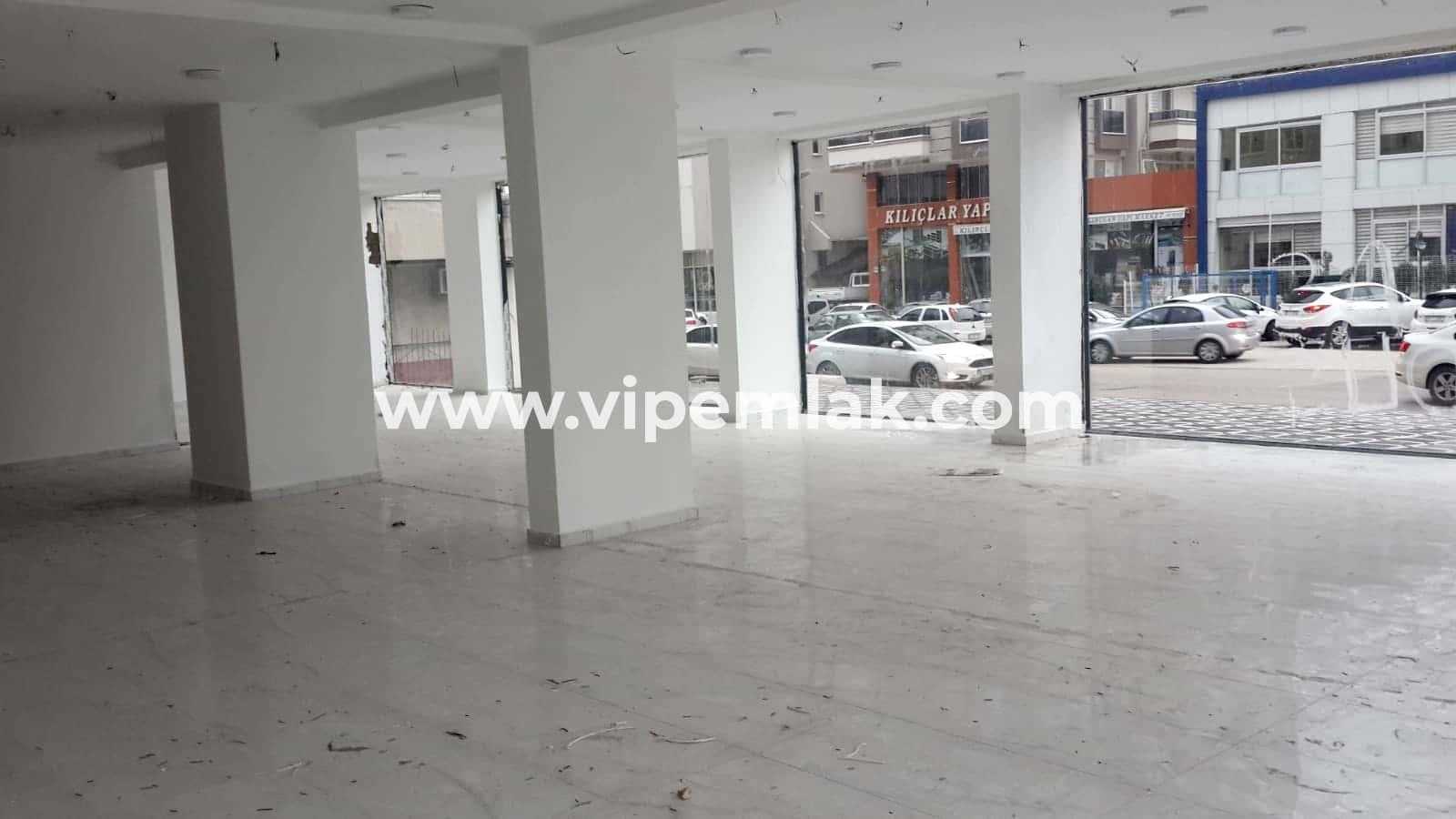 akdeniz mah aylık 15000 tl kiracılık  576 m2 köşe başı satılık dükkan