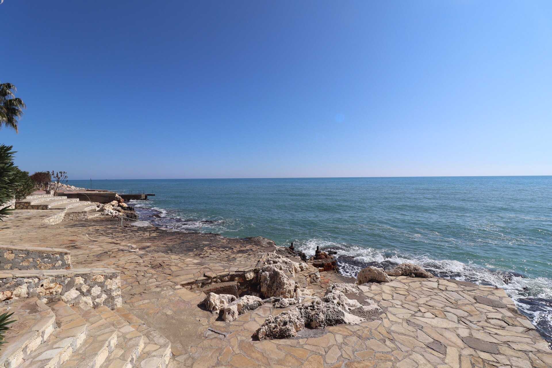 Ayaş Seafront Yakamoz Compound Möblierte 2 + 1 Wohnung zum Verkauf