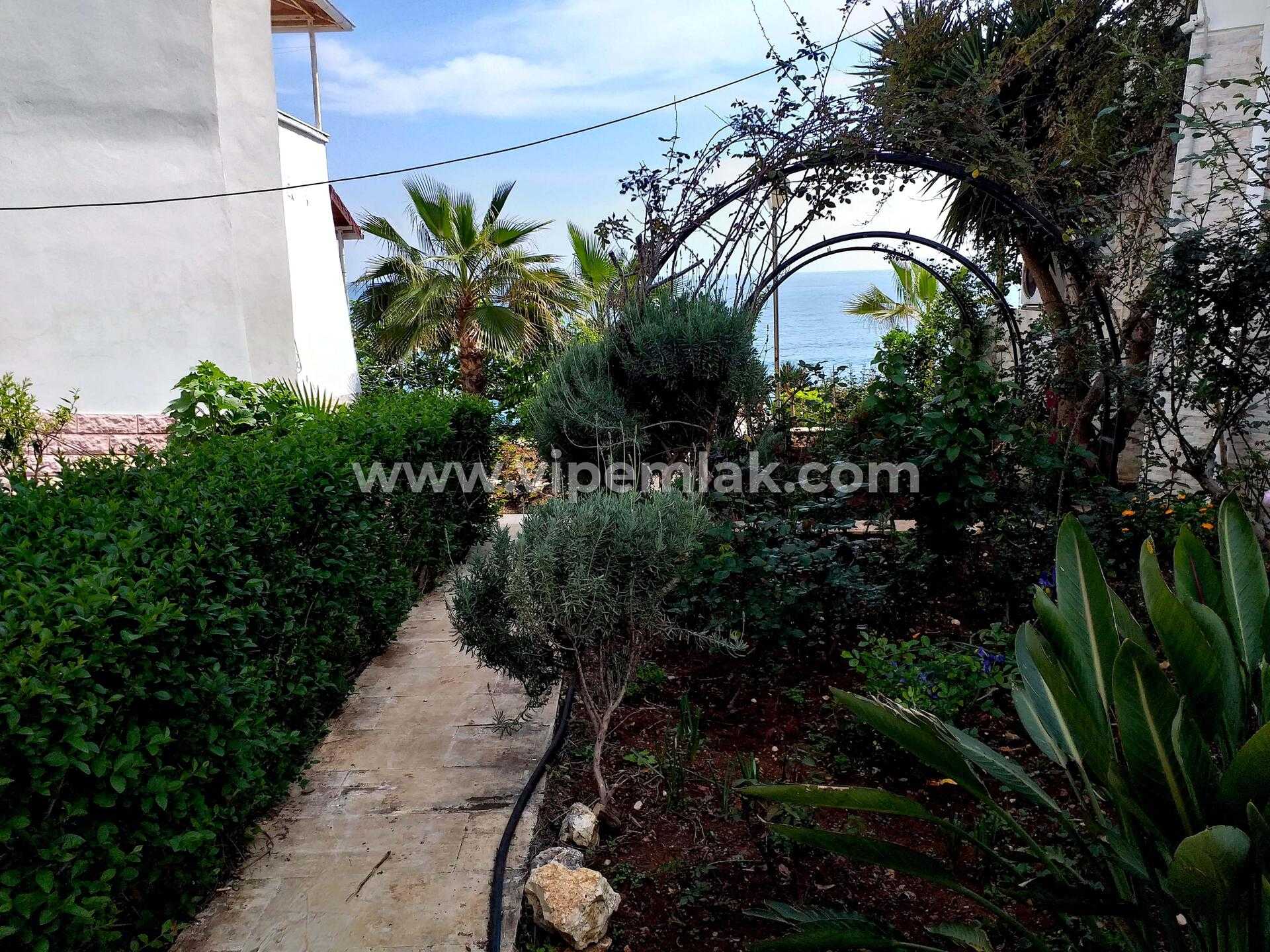Mersin Erdemli  Ayaş  5+1 Denize Sıfır Fourlex Villa