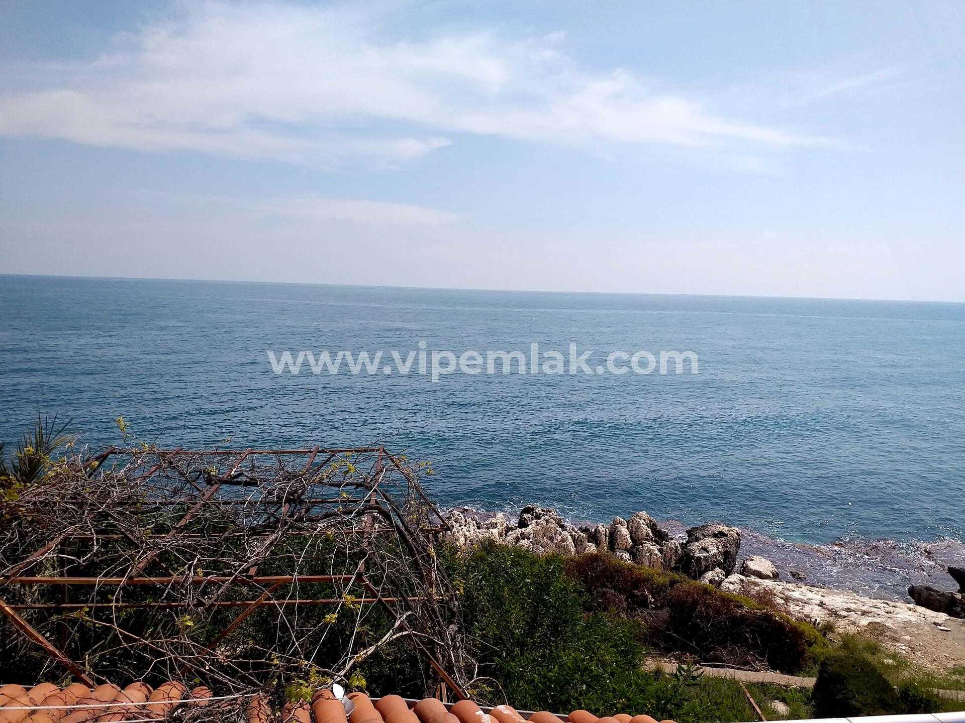 Mersin Erdemli  Ayaş  5+1 Denize Sıfır Fourlex Villa