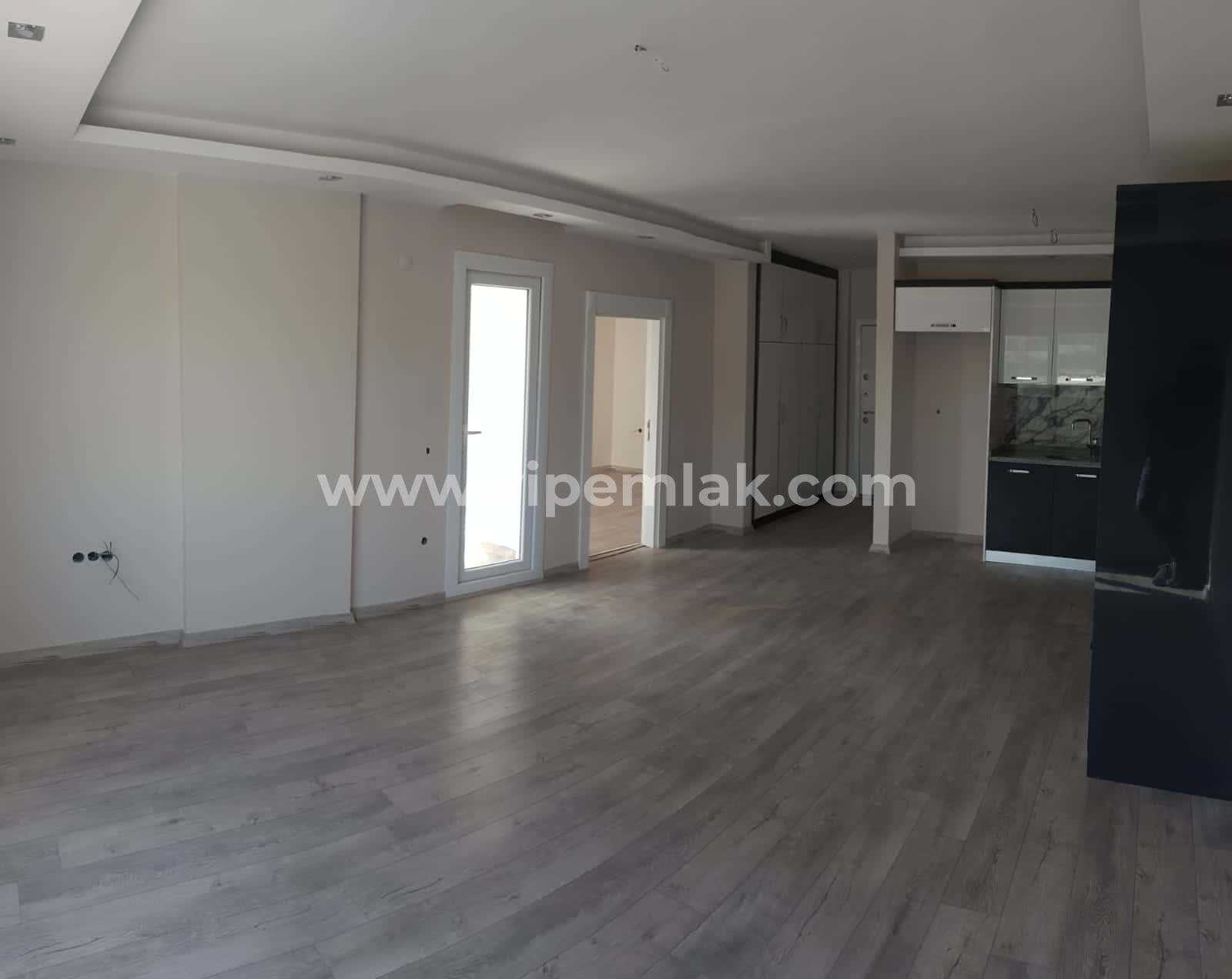 ARPAÇBAHŞİŞ’TE GENİŞ OTURUMLU 1+1 SATILIK YAZLIK EV