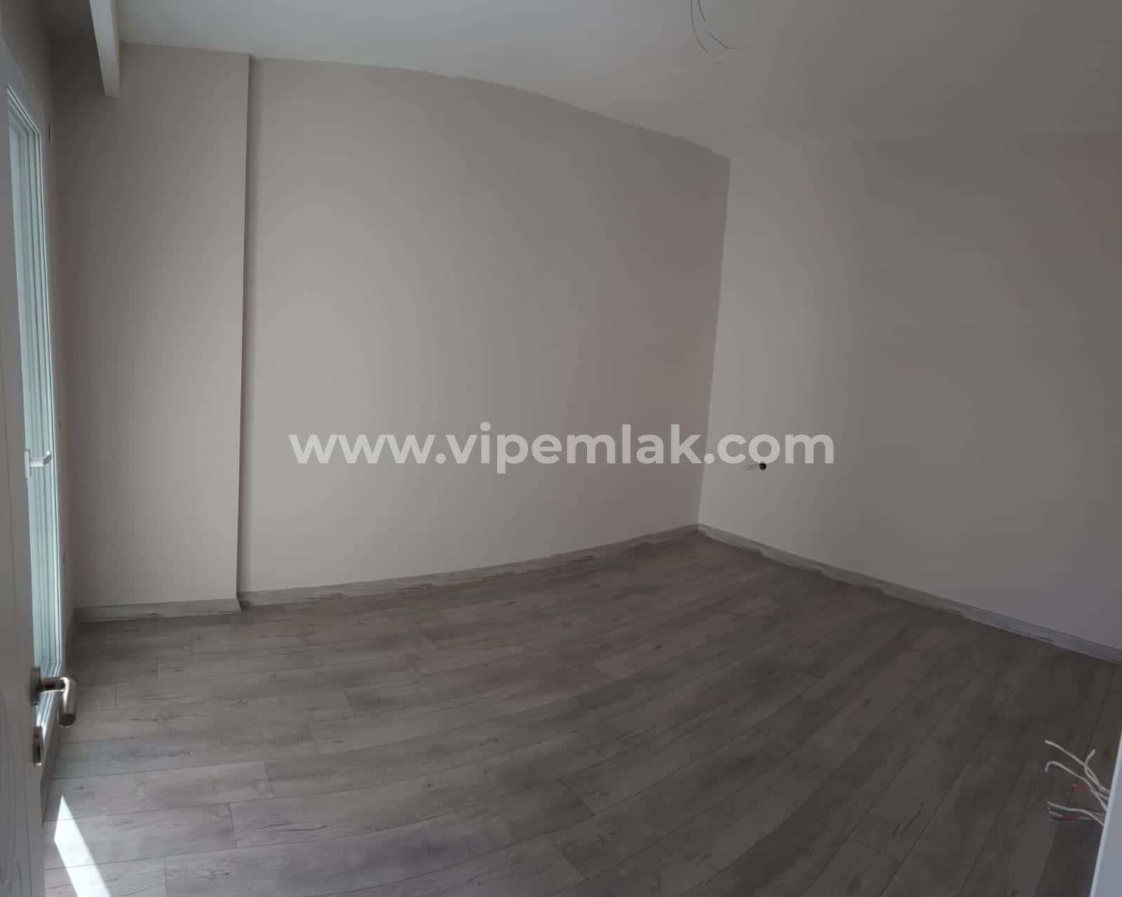 ARPAÇBAHŞİŞ’TE GENİŞ OTURUMLU 1+1 SATILIK YAZLIK EV
