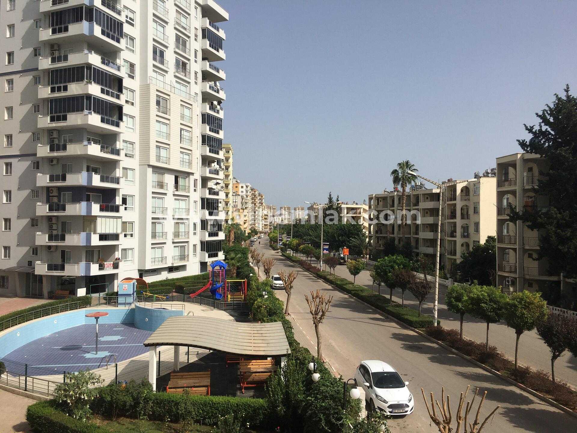 AKDENİZ MAHALLESİNDE HAVUZLU SİTE İÇERİSİNDE KİRALIK 4+1 DAİRE