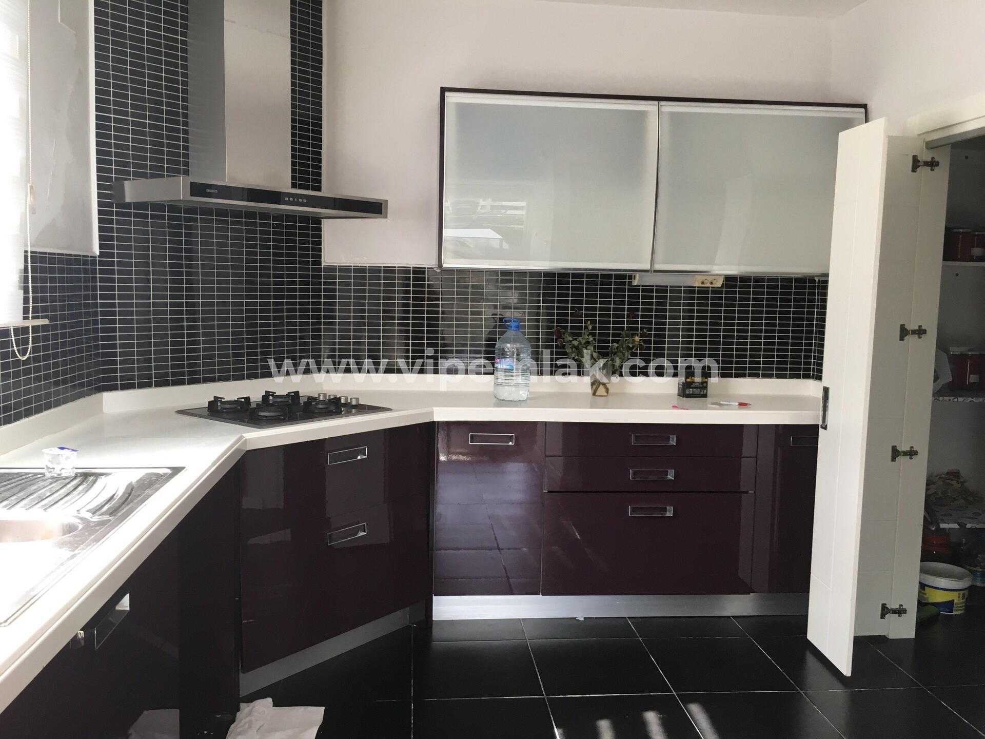 AKDENİZ MAHALLESİNDE HAVUZLU SİTE İÇERİSİNDE KİRALIK 4+1 DAİRE