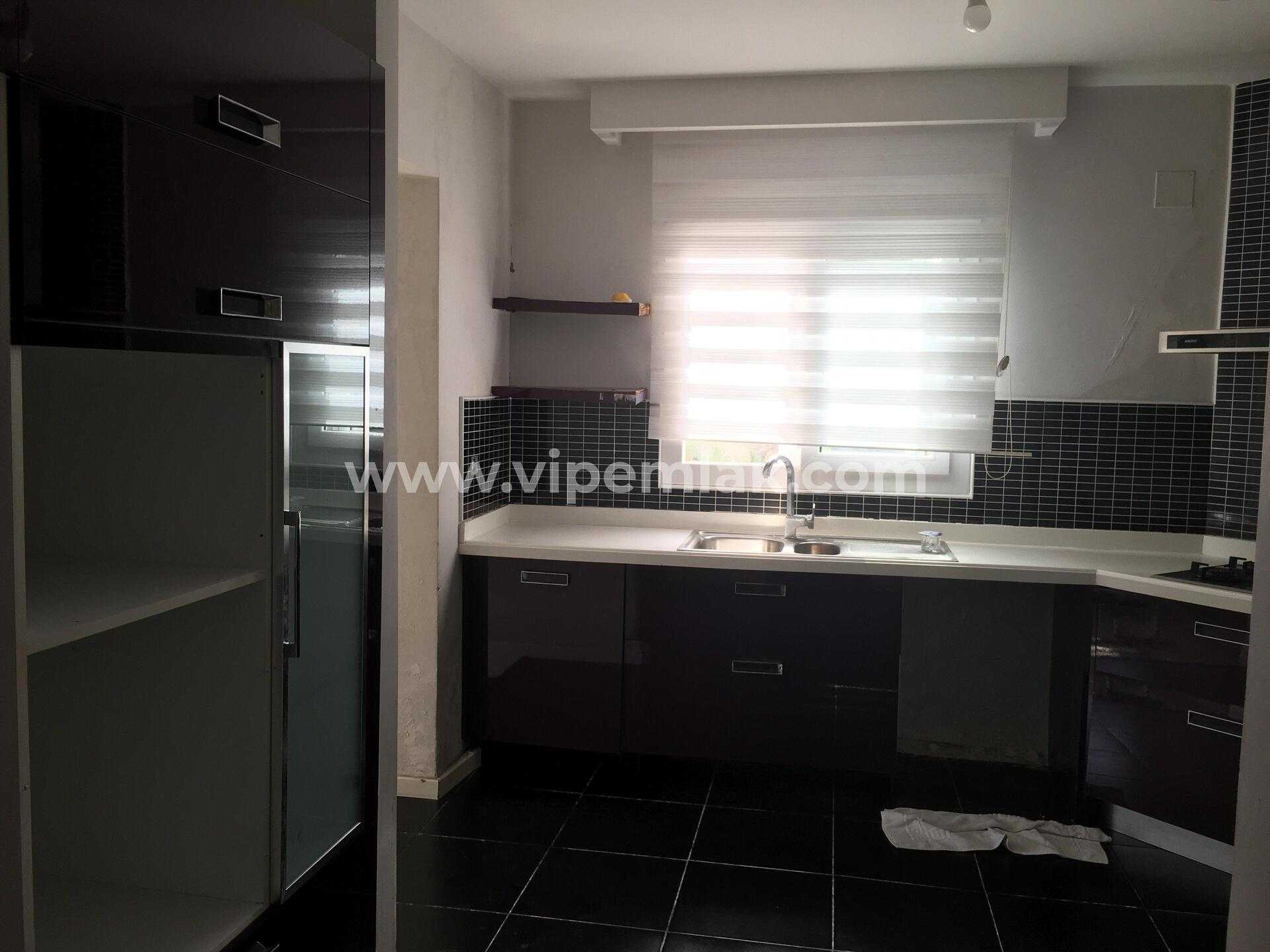 AKDENİZ MAHALLESİNDE HAVUZLU SİTE İÇERİSİNDE KİRALIK 4+1 DAİRE