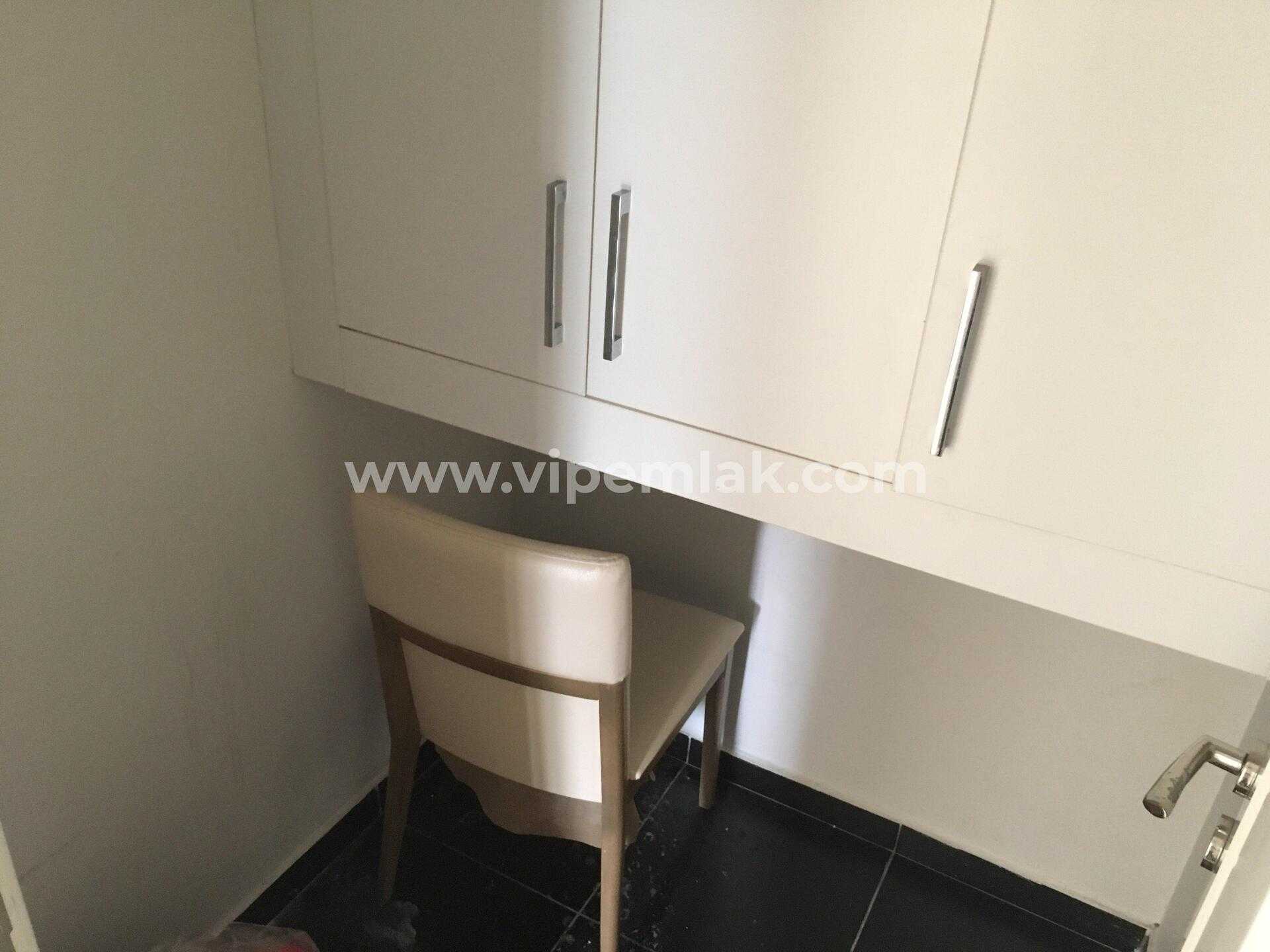 AKDENİZ MAHALLESİNDE HAVUZLU SİTE İÇERİSİNDE KİRALIK 4+1 DAİRE