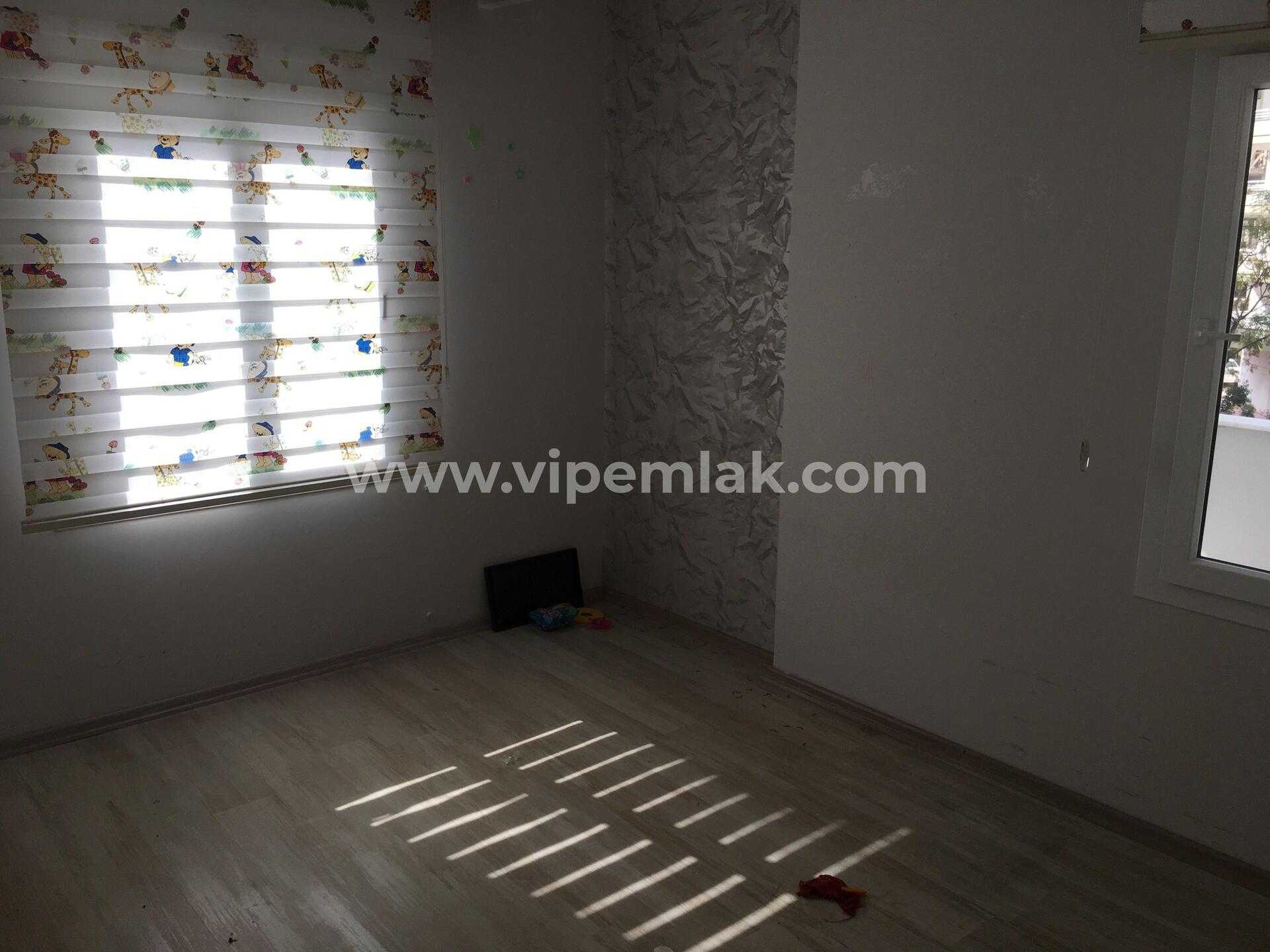 AKDENİZ MAHALLESİNDE HAVUZLU SİTE İÇERİSİNDE KİRALIK 4+1 DAİRE