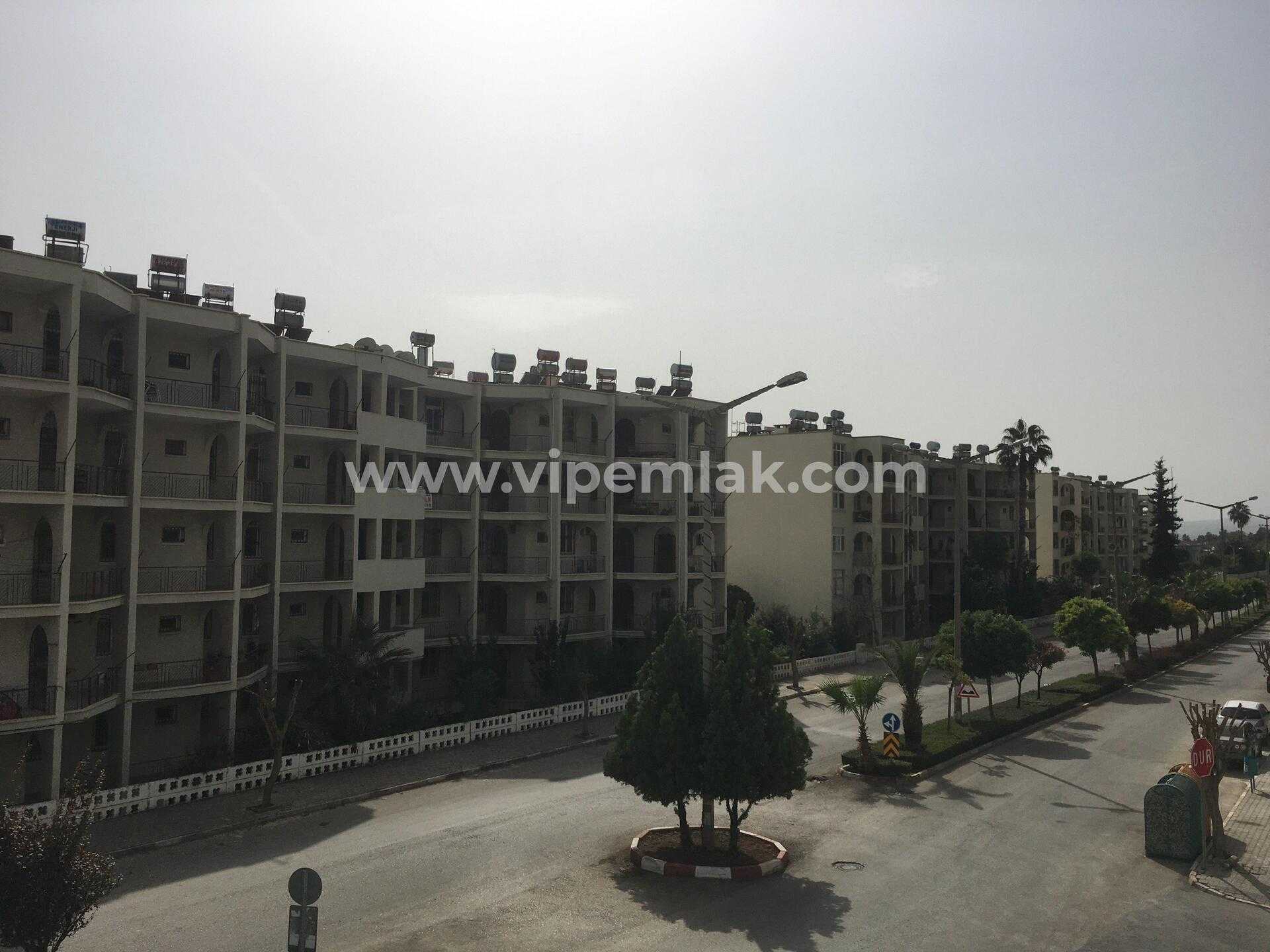 AKDENİZ MAHALLESİNDE HAVUZLU SİTE İÇERİSİNDE KİRALIK 4+1 DAİRE