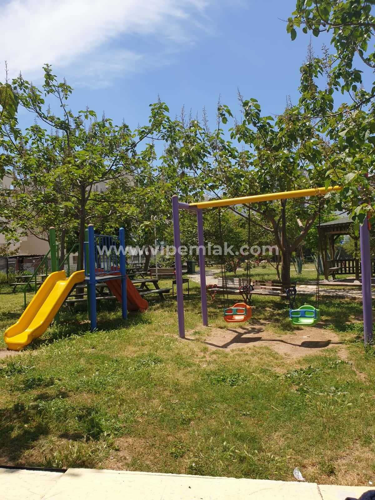 Ziya Erden Tatil Köyü Sitesinde Satılık Yazlık