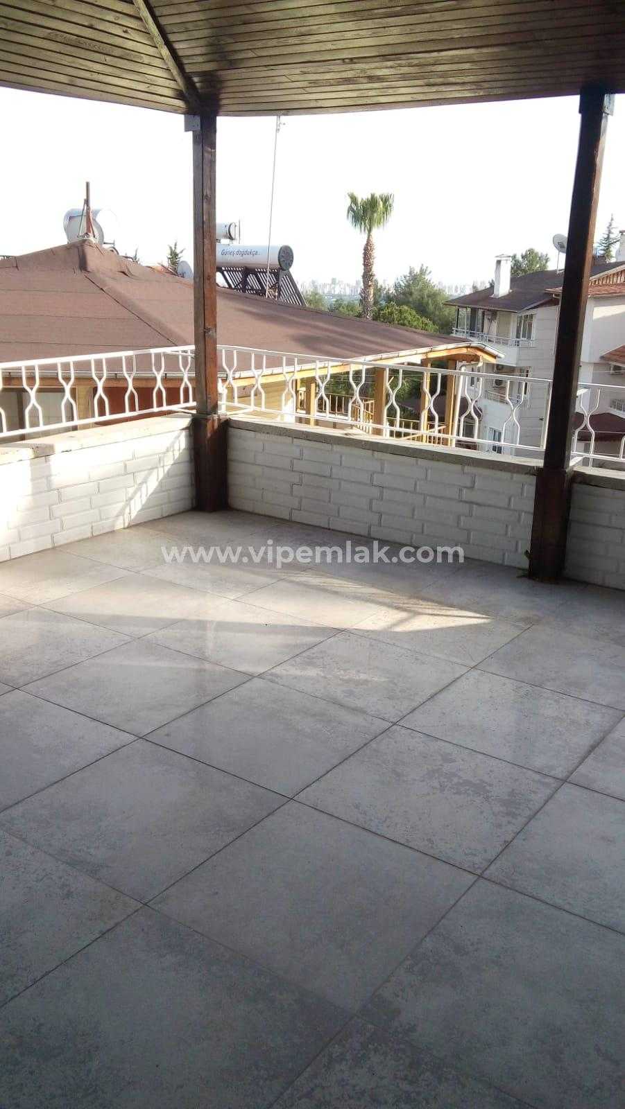 ESENKENT SİTESİNDE İÇİ YENİLENMİŞ COUNTRY VİLLA