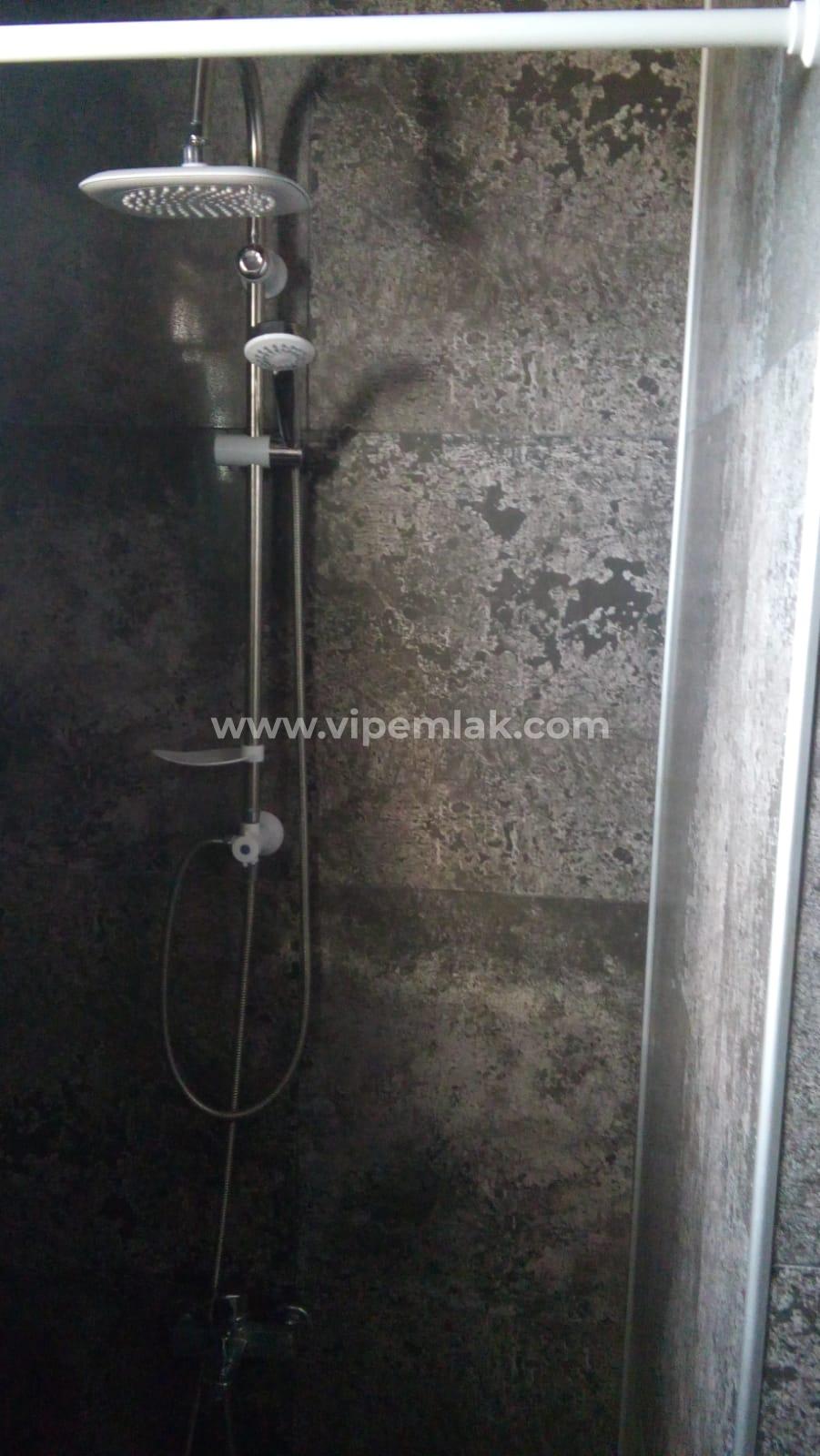 ESENKENT SİTESİNDE İÇİ YENİLENMİŞ COUNTRY VİLLA