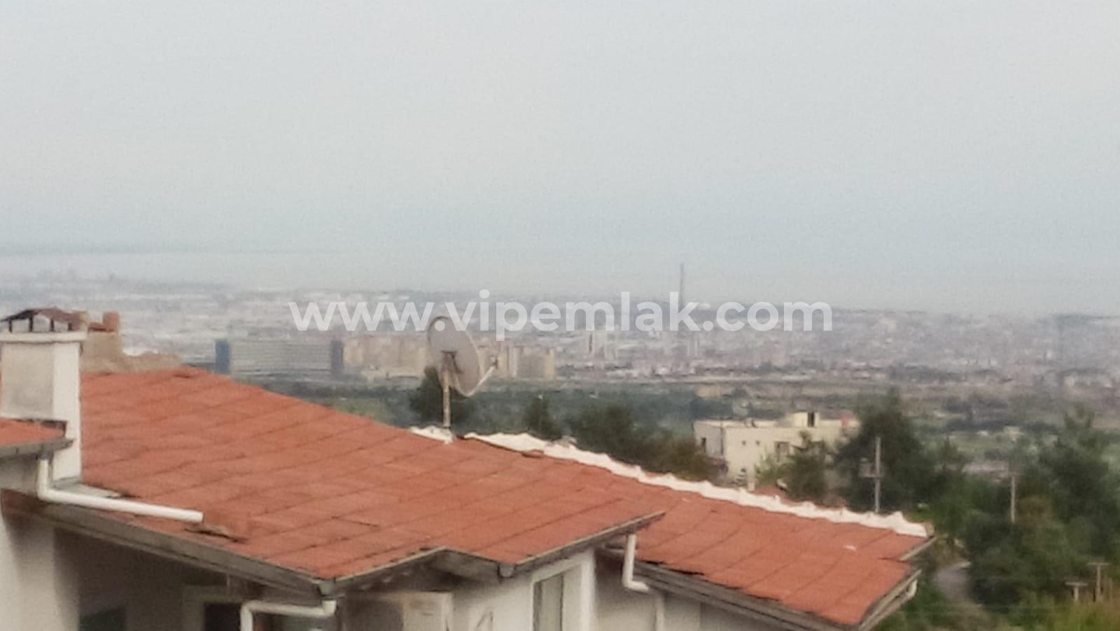 ESENKENT SİTESİNDE İÇİ YENİLENMİŞ COUNTRY VİLLA