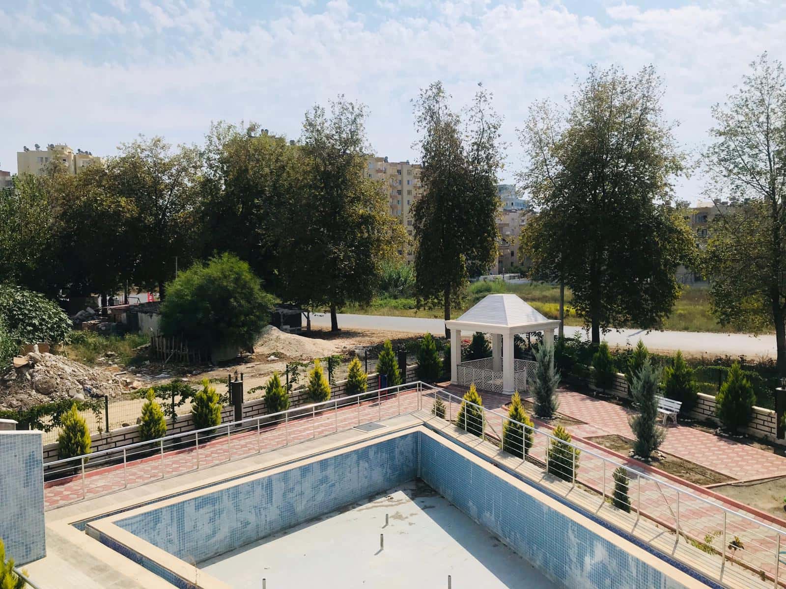 Arpaçbahşiş’te 3+1 Satılık Teraslı Kelepir Fiyatta Satılık Yazlık Daire