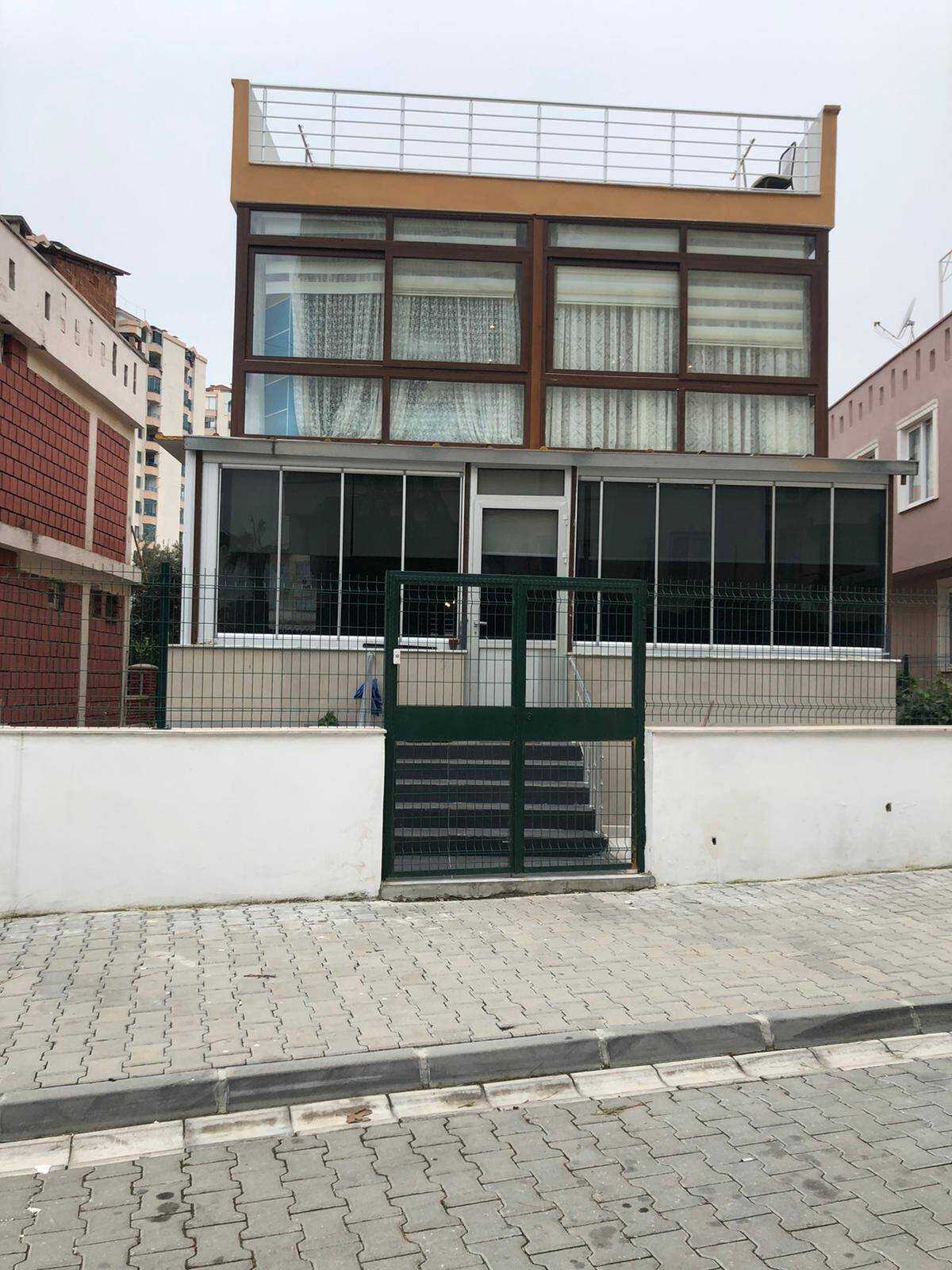 MEZİTLİDE SATILIK DENİZ MANZARALI LÜKS YAPILI VİLLA