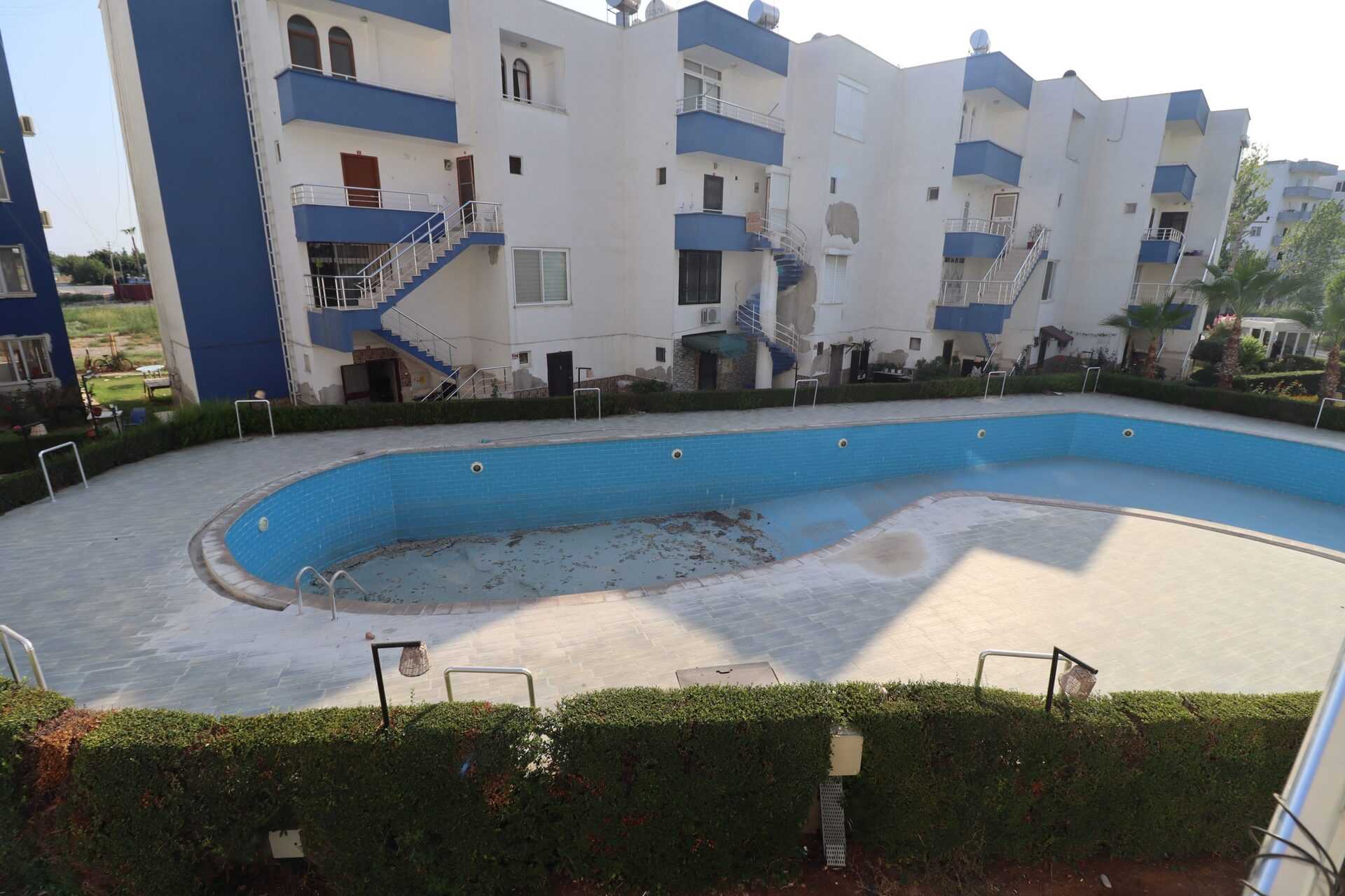 ÇEŞMELİ ADAKOĞLU SİTESİ EŞYALI SATILIK 2+1 DAİRE