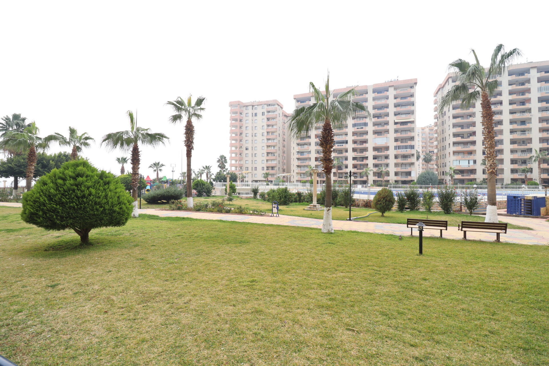 MERSİN ERDEMLİ ÇEŞMELİ ALTUNÖREN 2 SİTESİ EŞYALI SATILIK 2+1 DAİRE