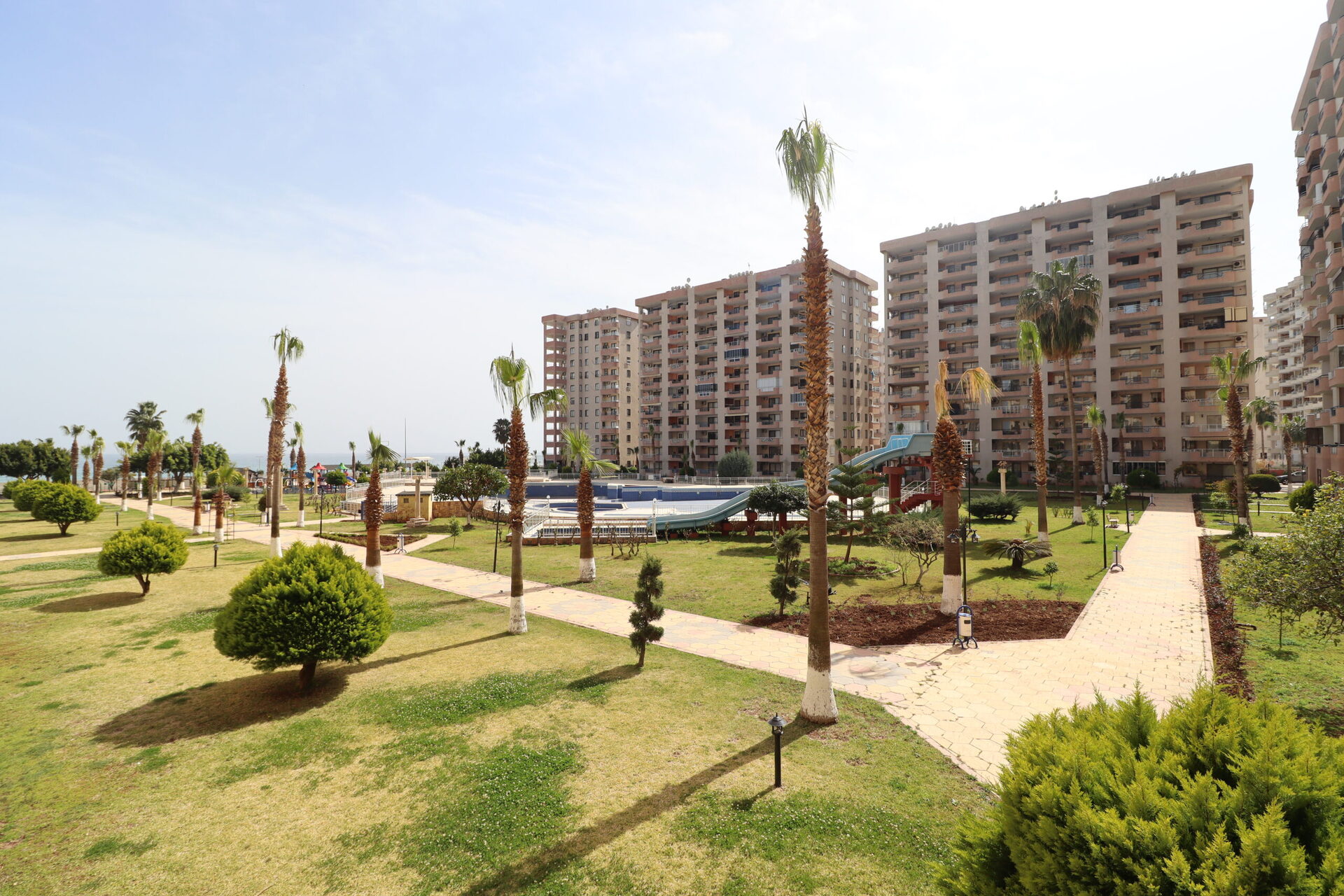 MERSİN ERDEMLİ ÇEŞMELİ ALTUNÖREN 2 SİTESİ 3+1 EŞYALI SATILIK DAİRE