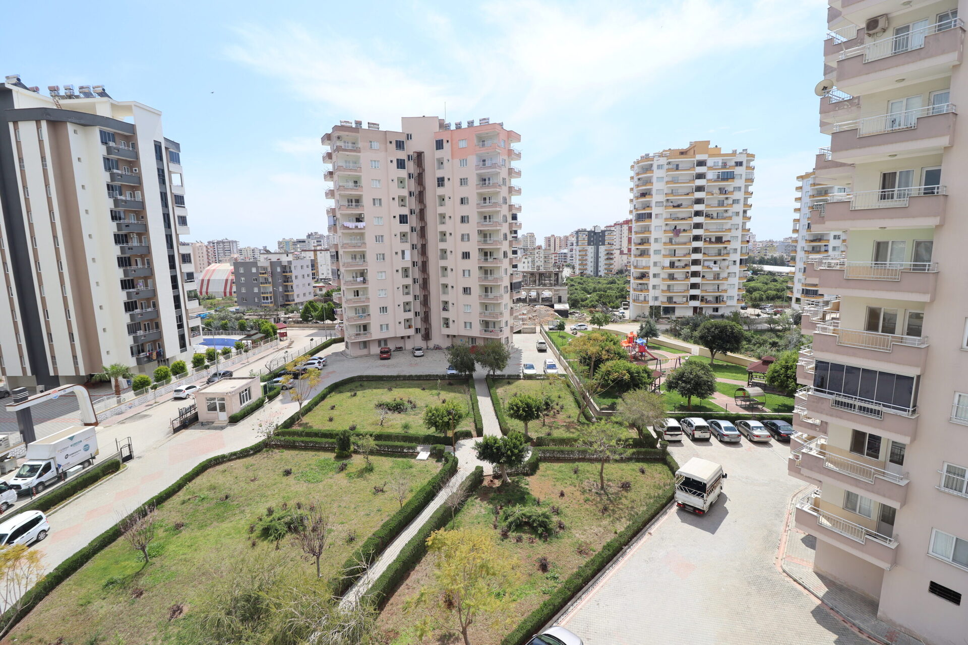 Mersin Erdemli Alata Ultra Lüks Satılık Cepheleri Açık 4+1 Daire