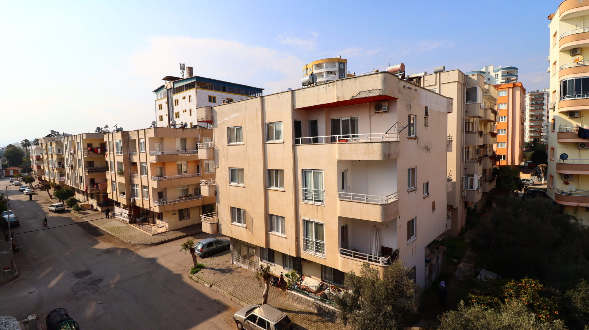 Mersin Erdemli Merkez Mahallesi Satılık Denize 50 mt Masrafsız 3+1 Daire