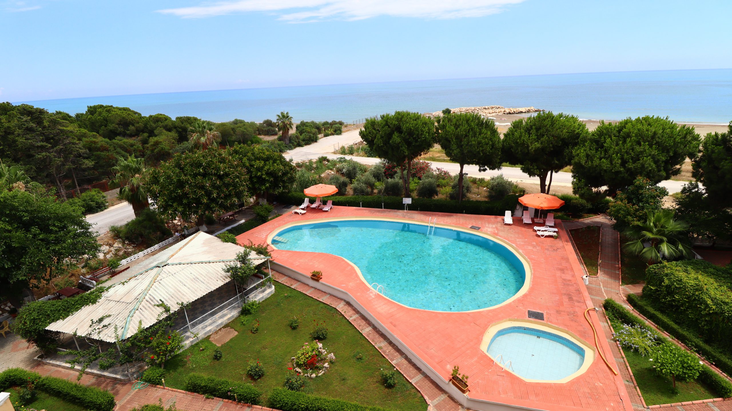Mersin Erdemli Kocahasanlı  Akarsu Sitesi Denize Sıfır Eşyalı Satılık 3+1 Daire
