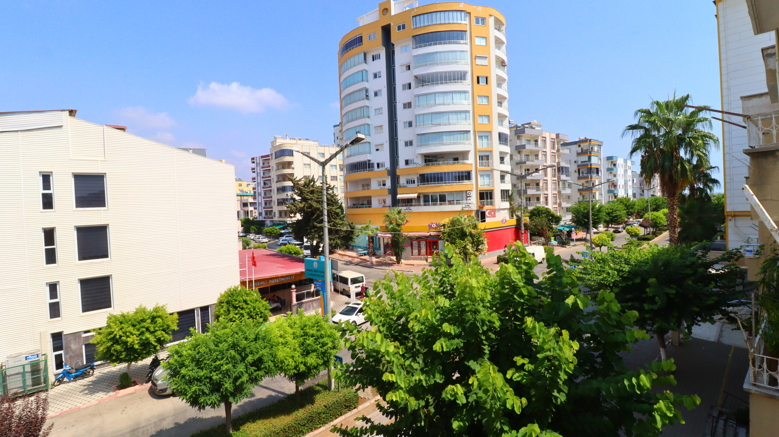Mersin Erdemli Merkez Mahallesi Satılık Denize 100 Metre Mesafe 3+1 Daire